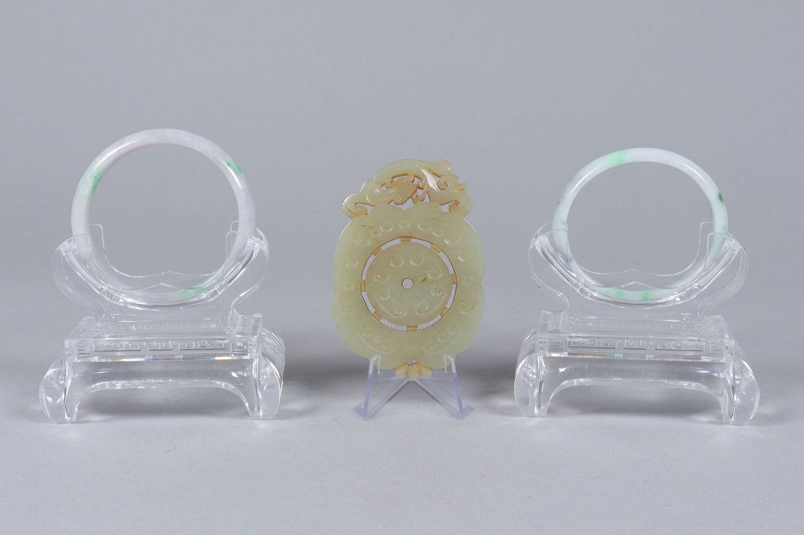 Lots Chinese fine carvings: Lots Chinese fine carvings.