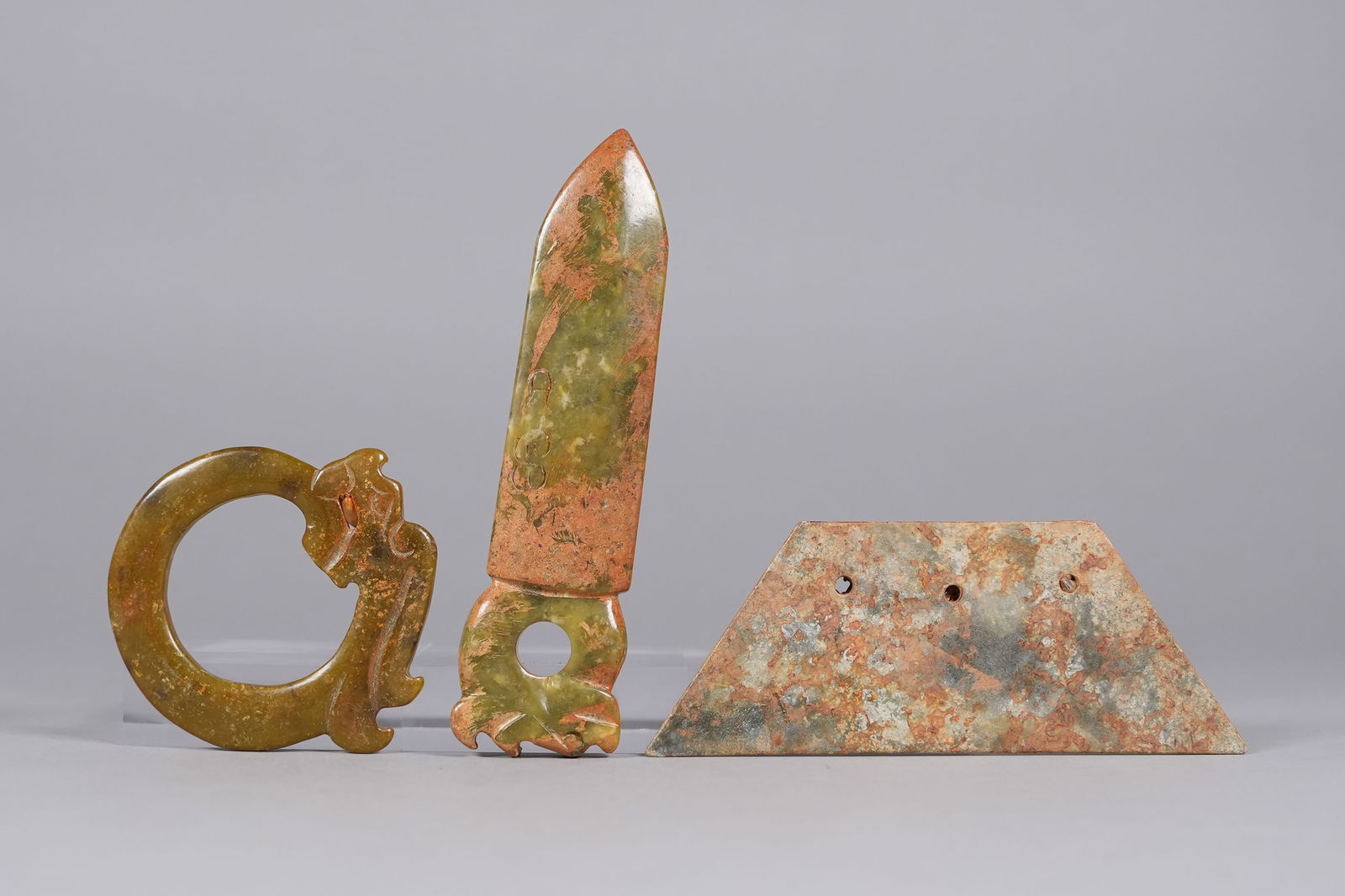 Lots Chinese carved ornaments: Lots Chinese finely carved ornaments.