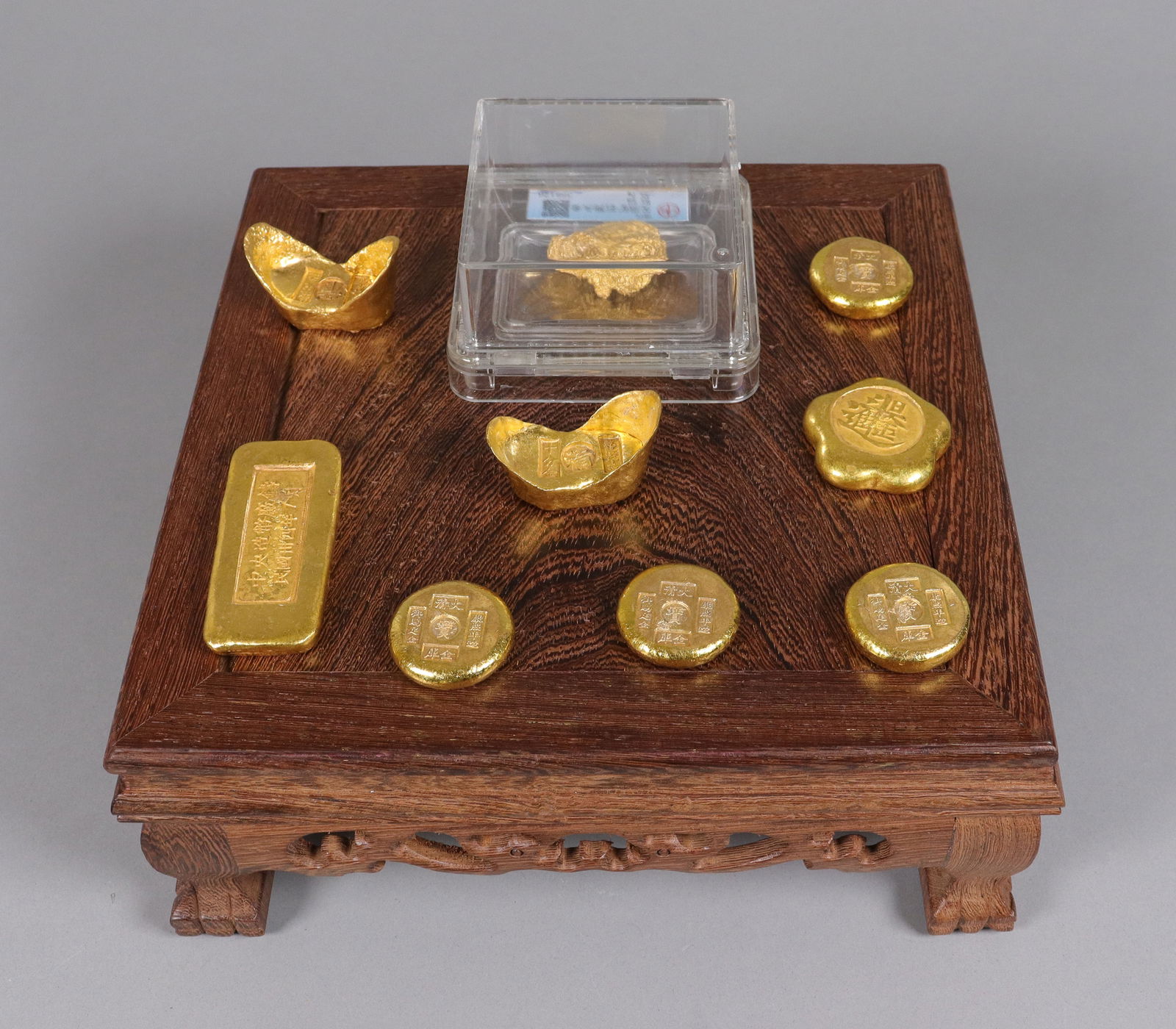 Lots Chinese ingots ungraded: Lots Chinese ingots ungraded. We do not guarantee any carvings, writing, material, age or grading. All sales are final. No return. Bidder can contact us with any questions before bidding.