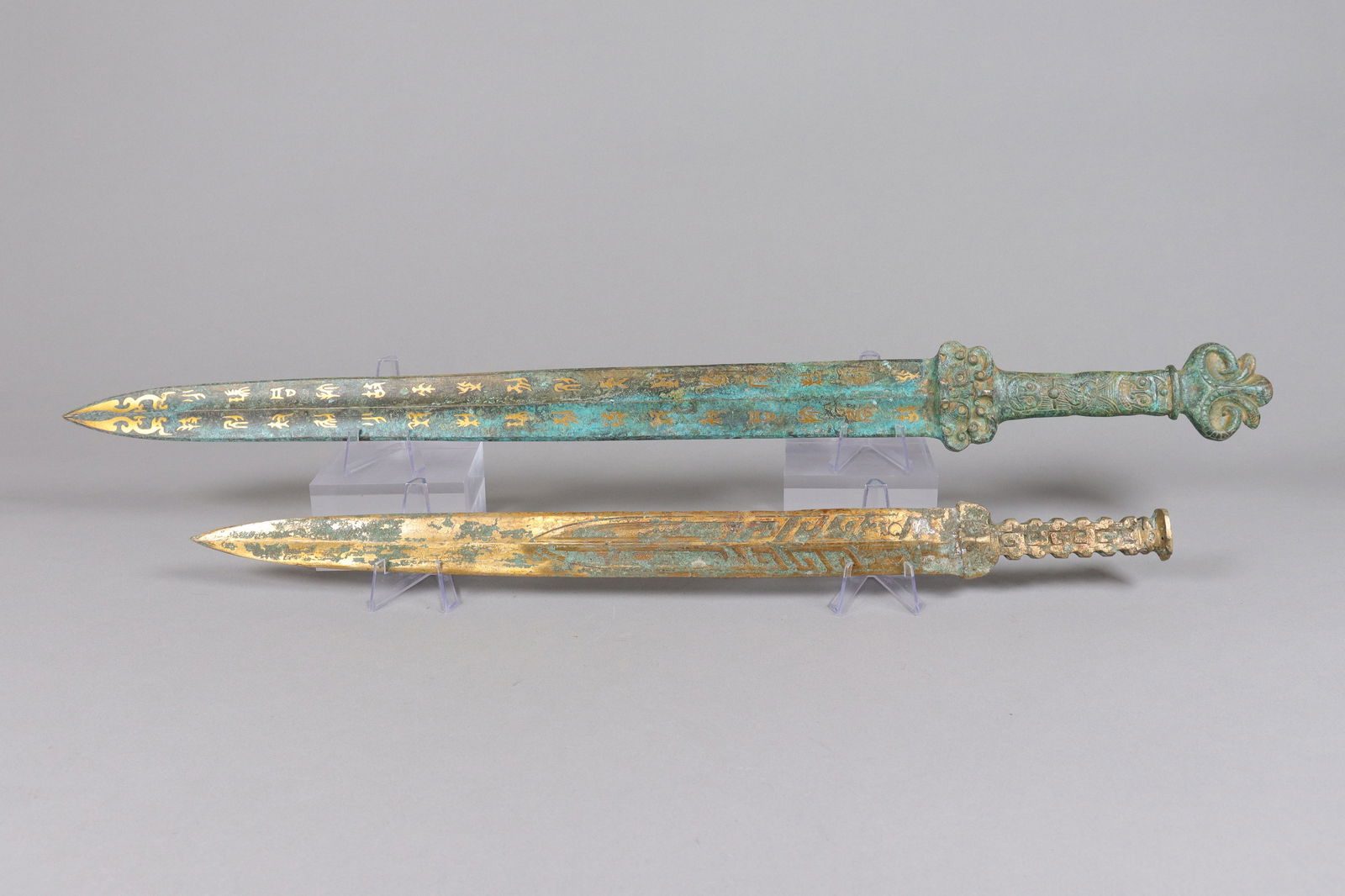 Lots Chinese gilted bronze swords (1 of 8)