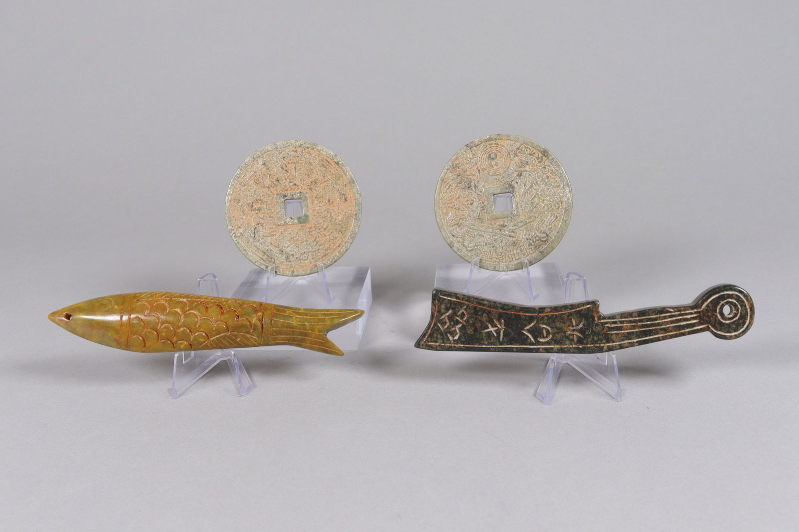 Lots Chinese carvings: Lots Chinese carvings.