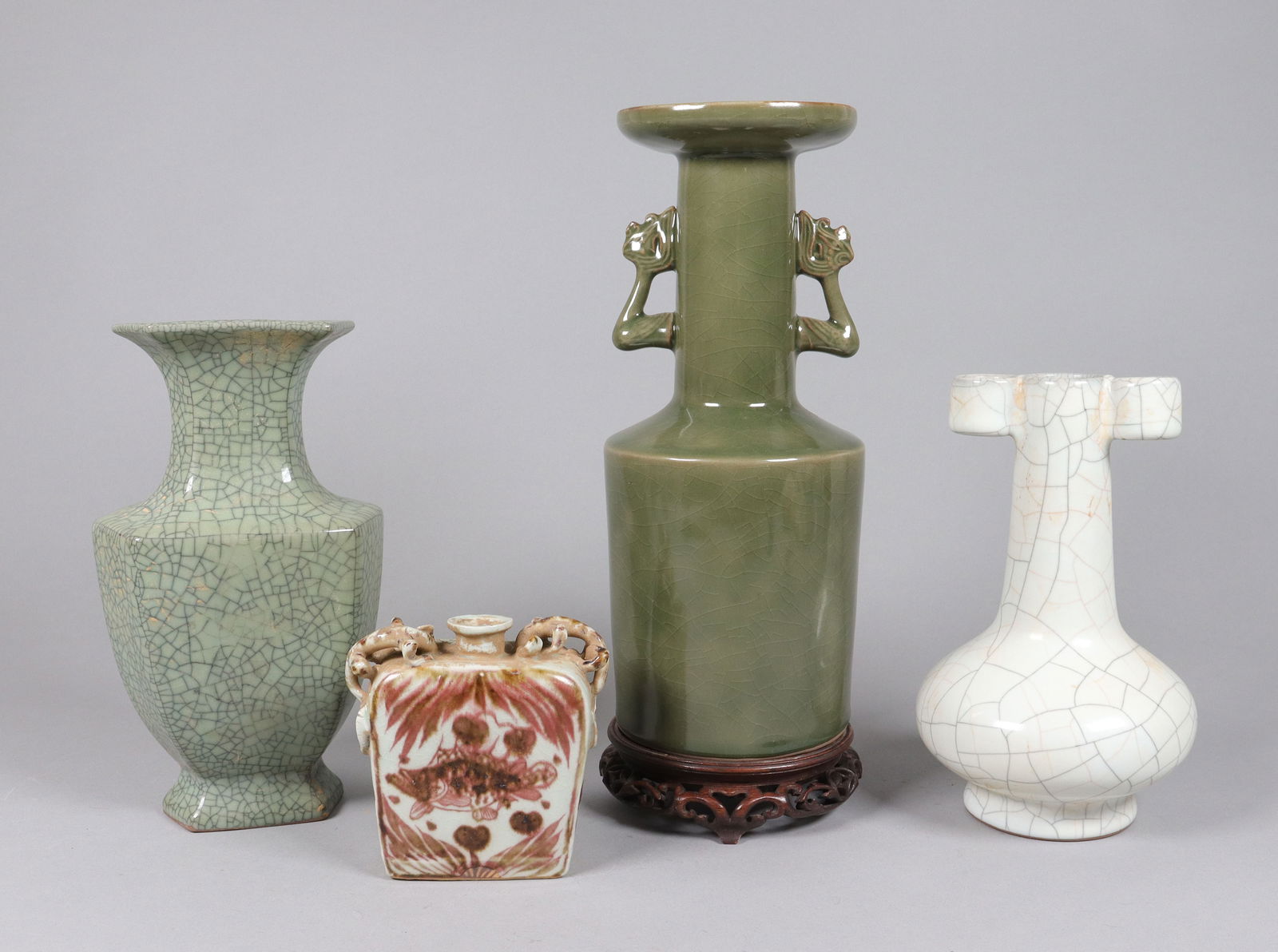 Lots Chinese fine vase: Lots Chinese fine vase, largest H: 8.75" x W: 5."