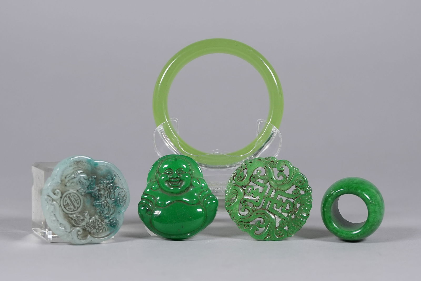 Lots Chinese fine carvings: Lots Chinese fine carvings.