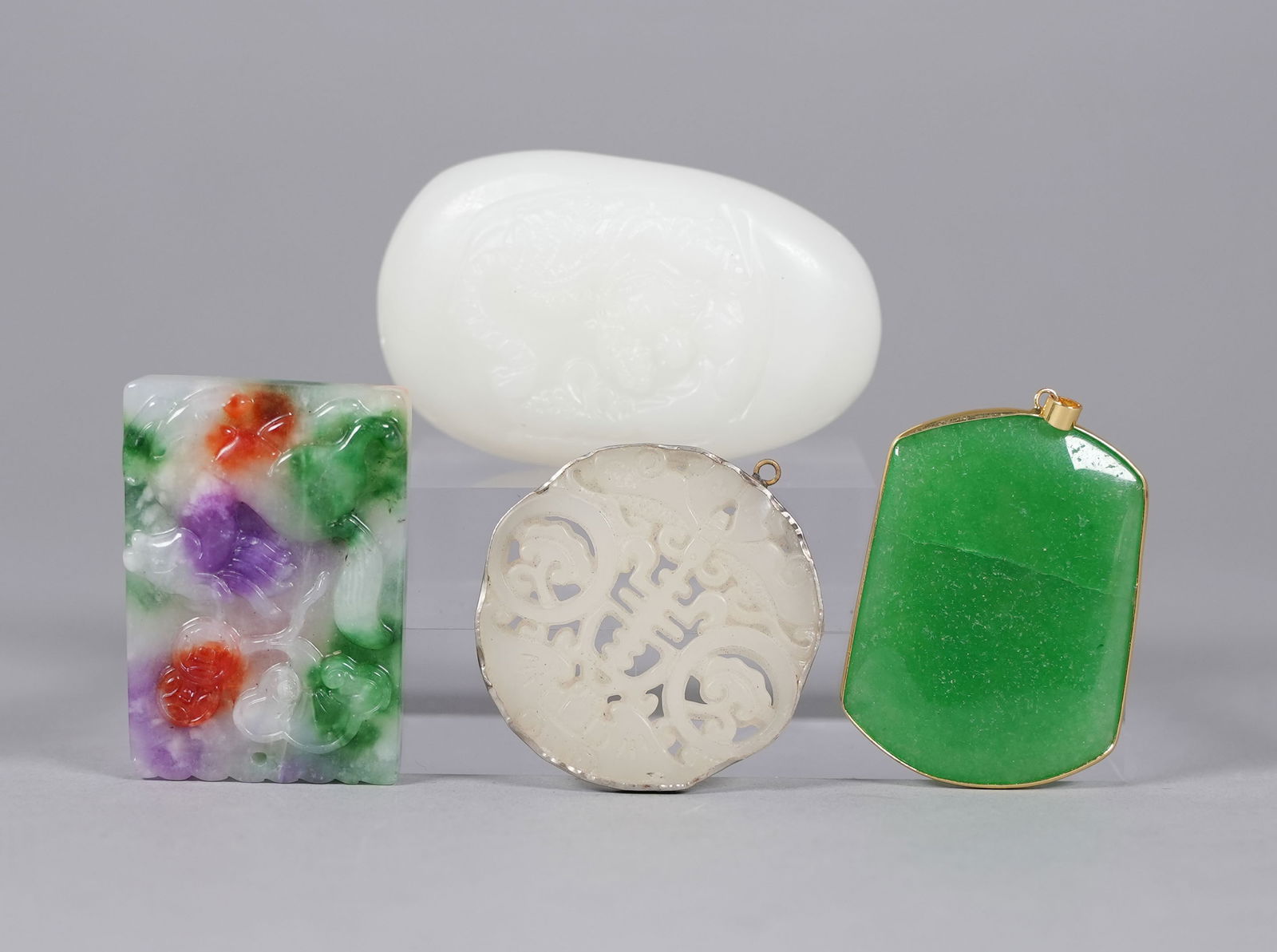 Lots Chinese fine carvings: Lots Chinese fine carvings.