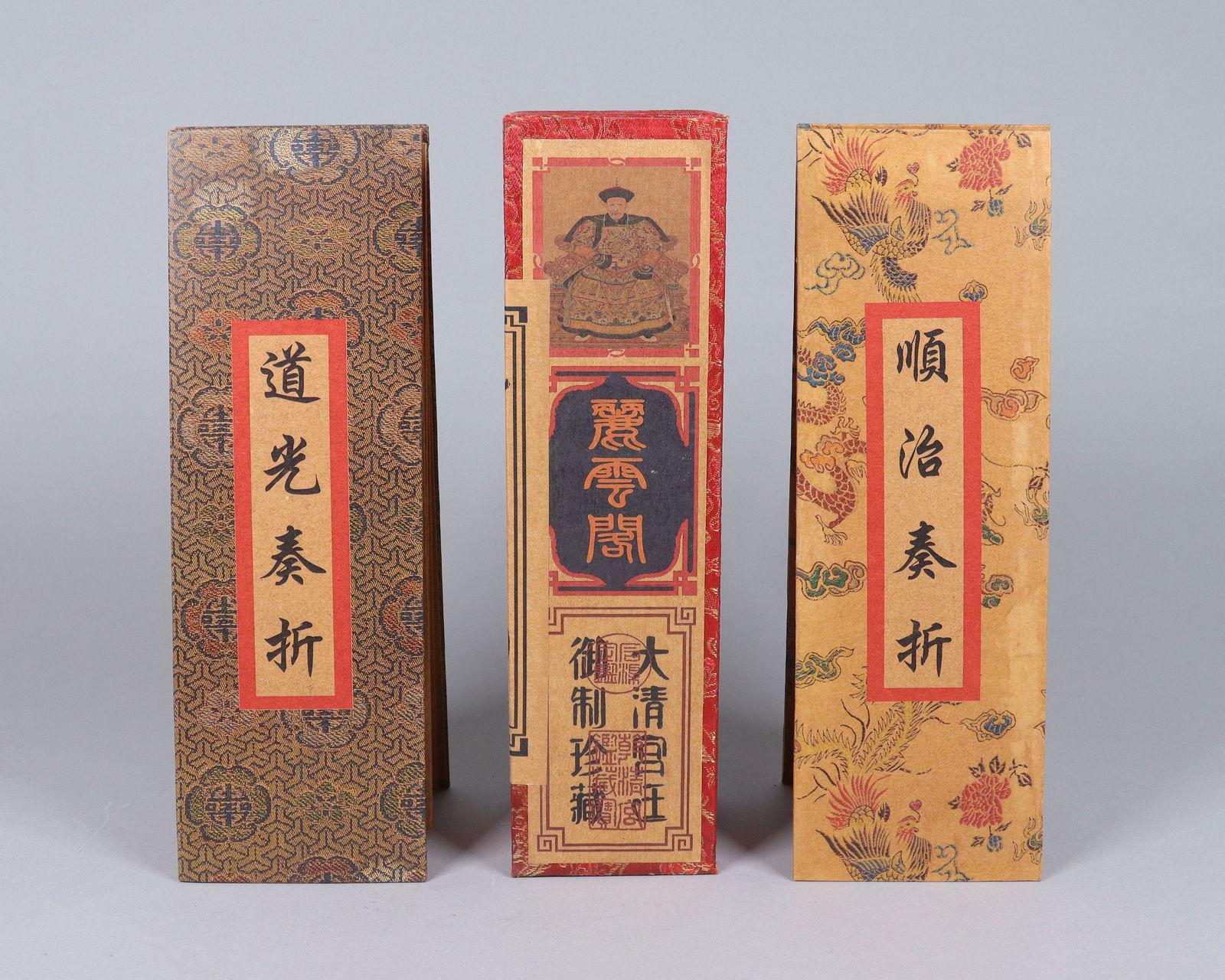 Lots Chinese scrolls in box (1 of 7)