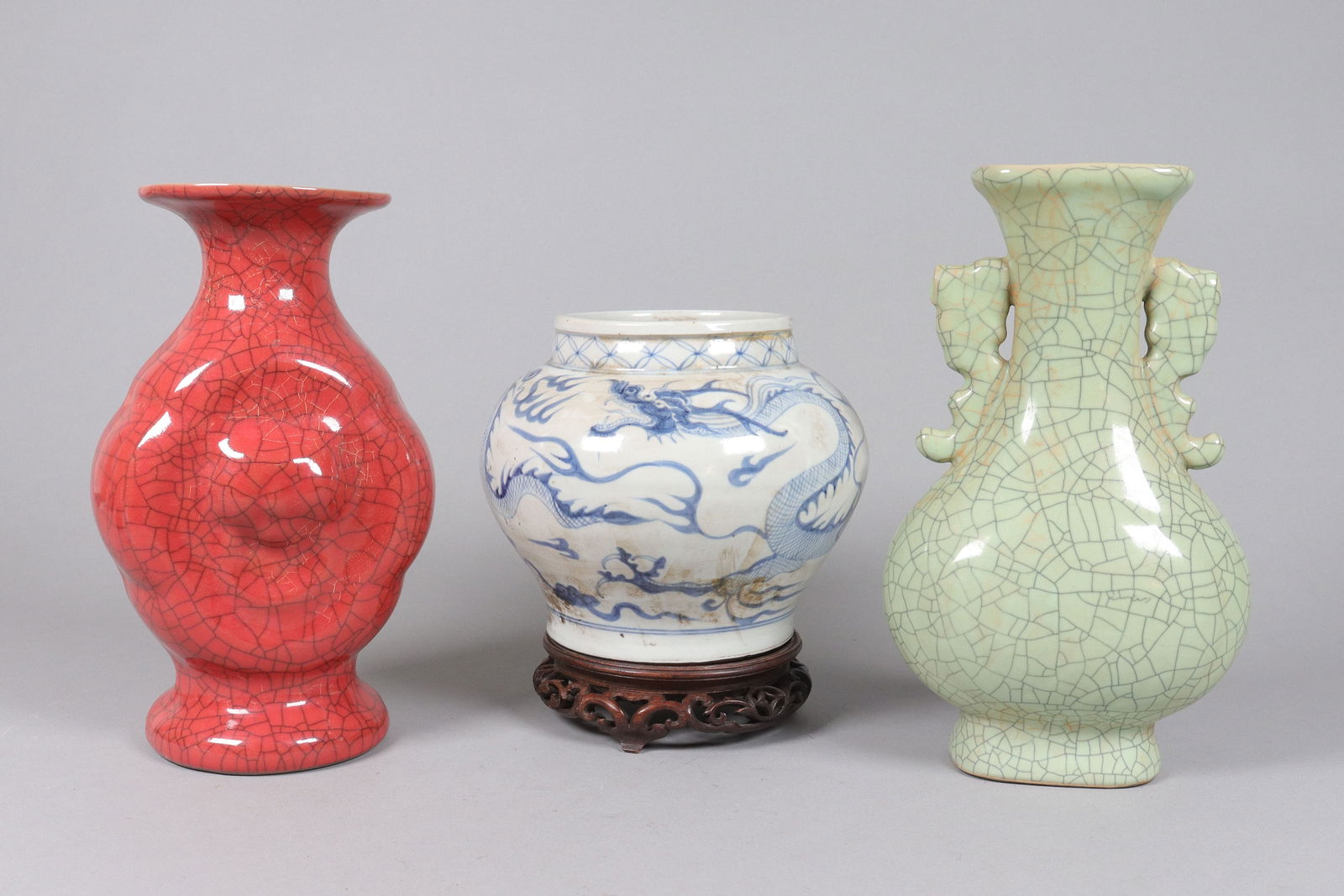 Lots Chinese vase: Lots Chinese vase. Largest H: 9" x W: 5.15."