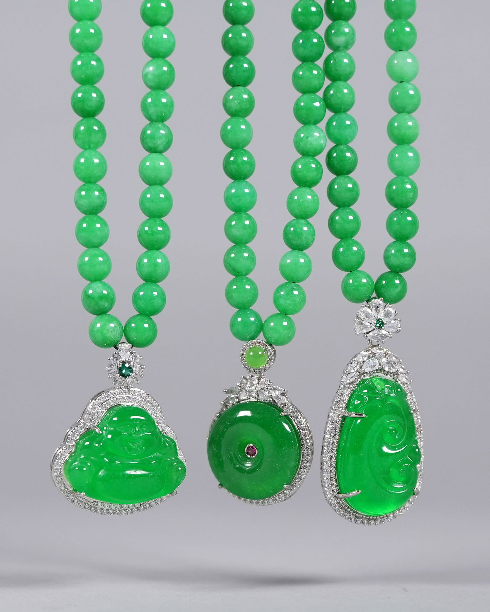 Lots Chinese apple green pendants: Lots Chinese apple green pendants.