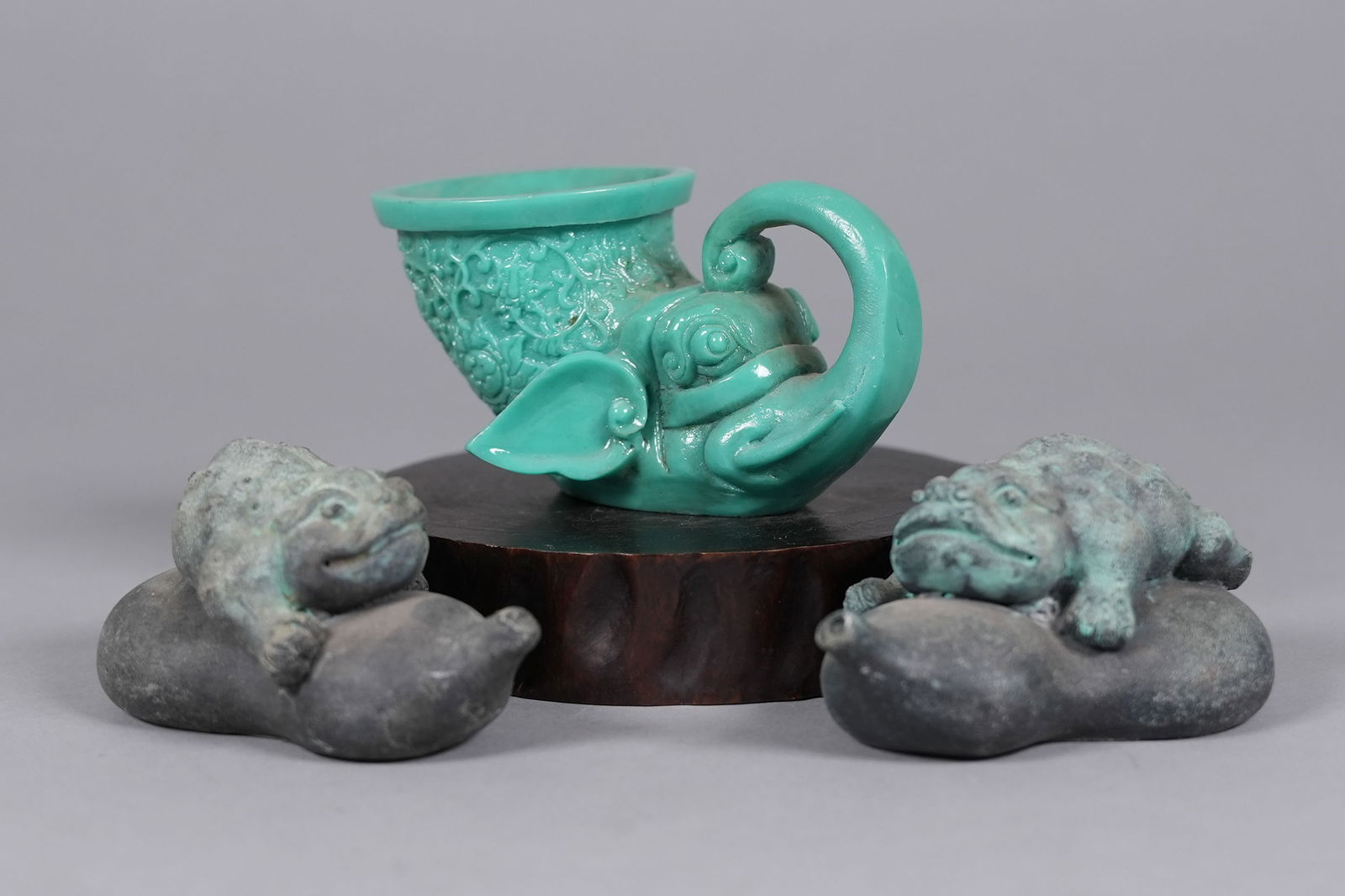 Lots Chinese fine carvings: Lots Chinese fine carvings.