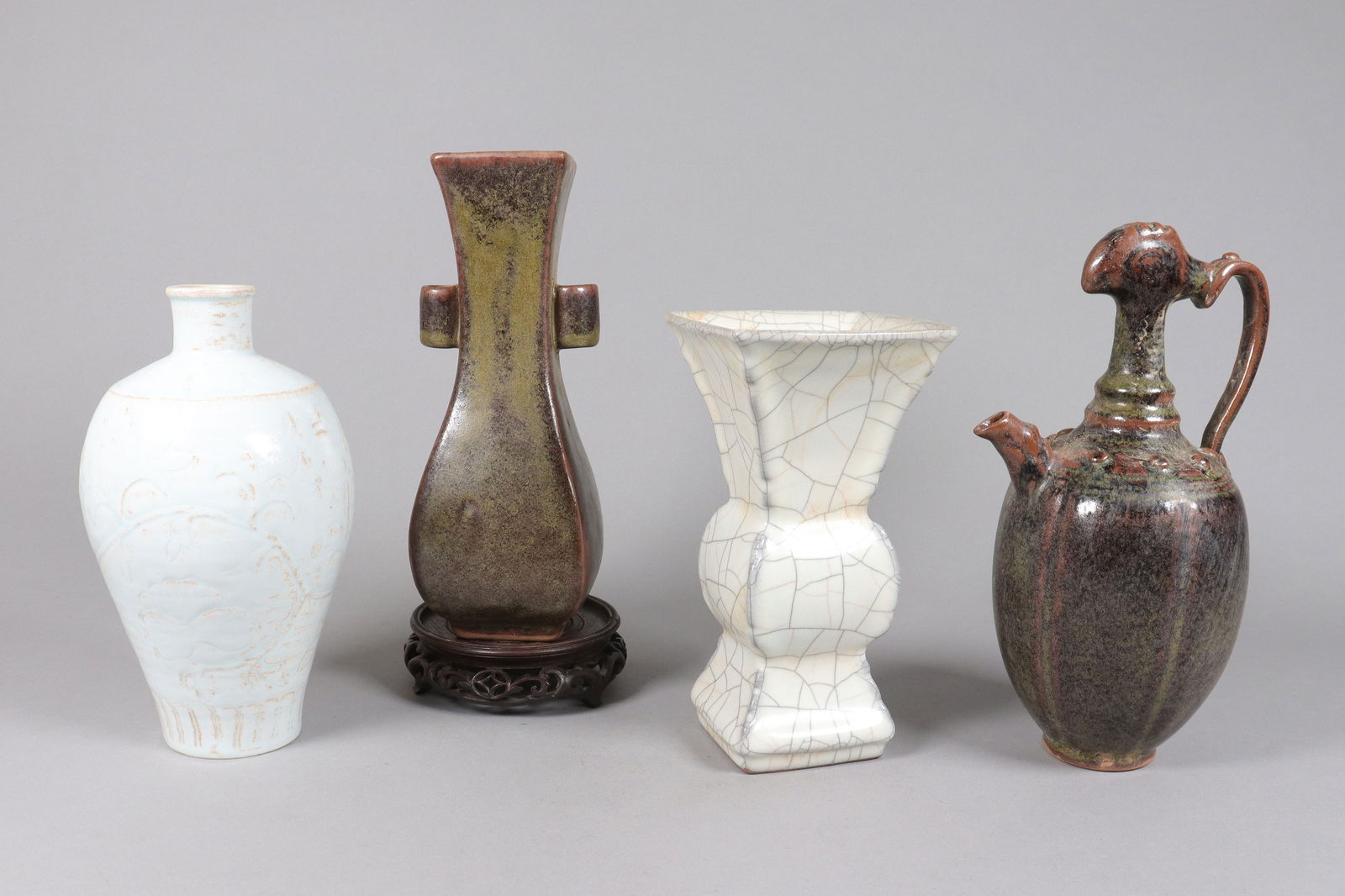 Lots Chinese ceramic vase: Lots Chinese ceramic vase, largest H: 9.5" x W: 3.35."