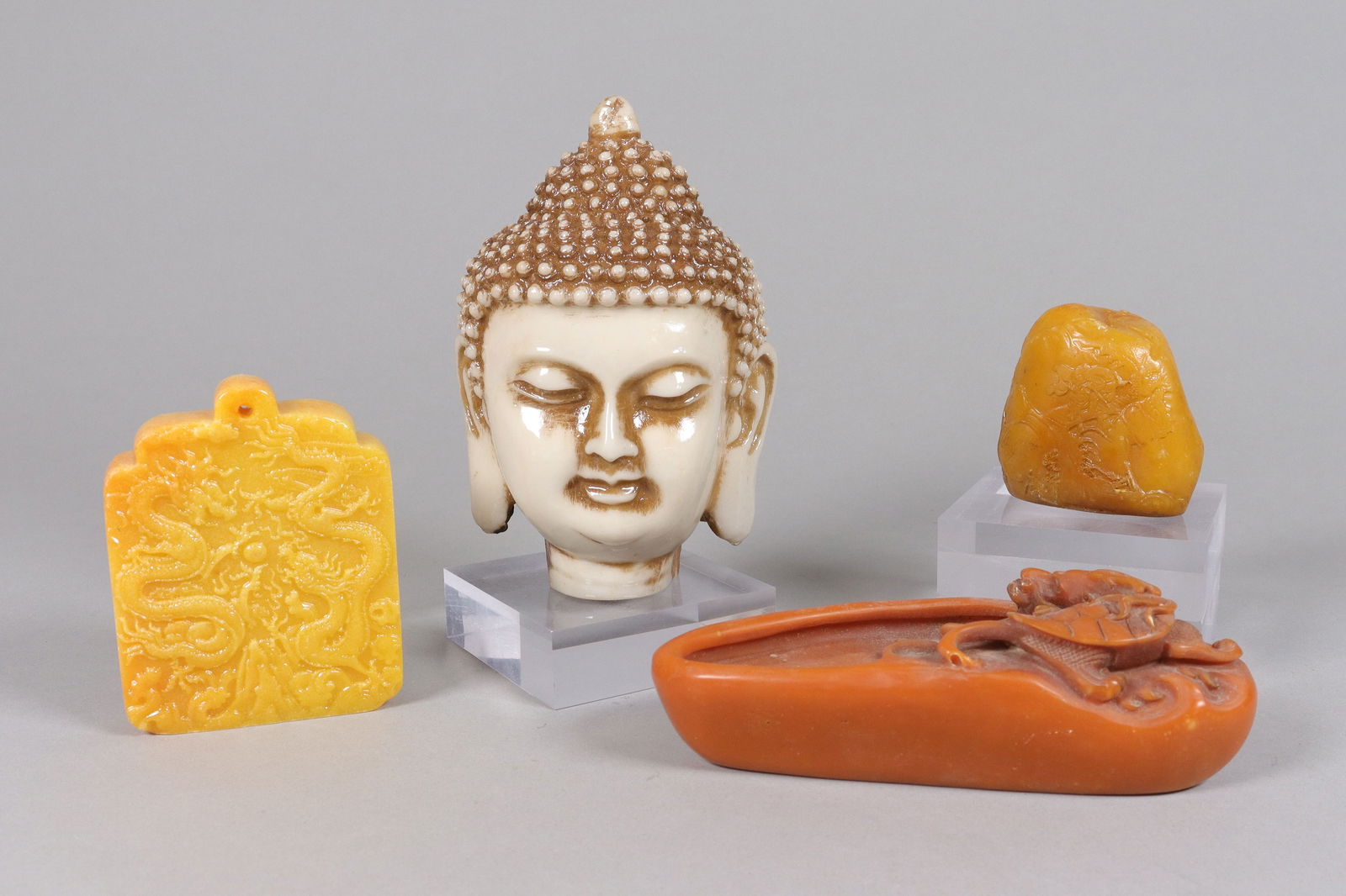 Lots Chinese fine carvings: Lots Chinese fine carvings.