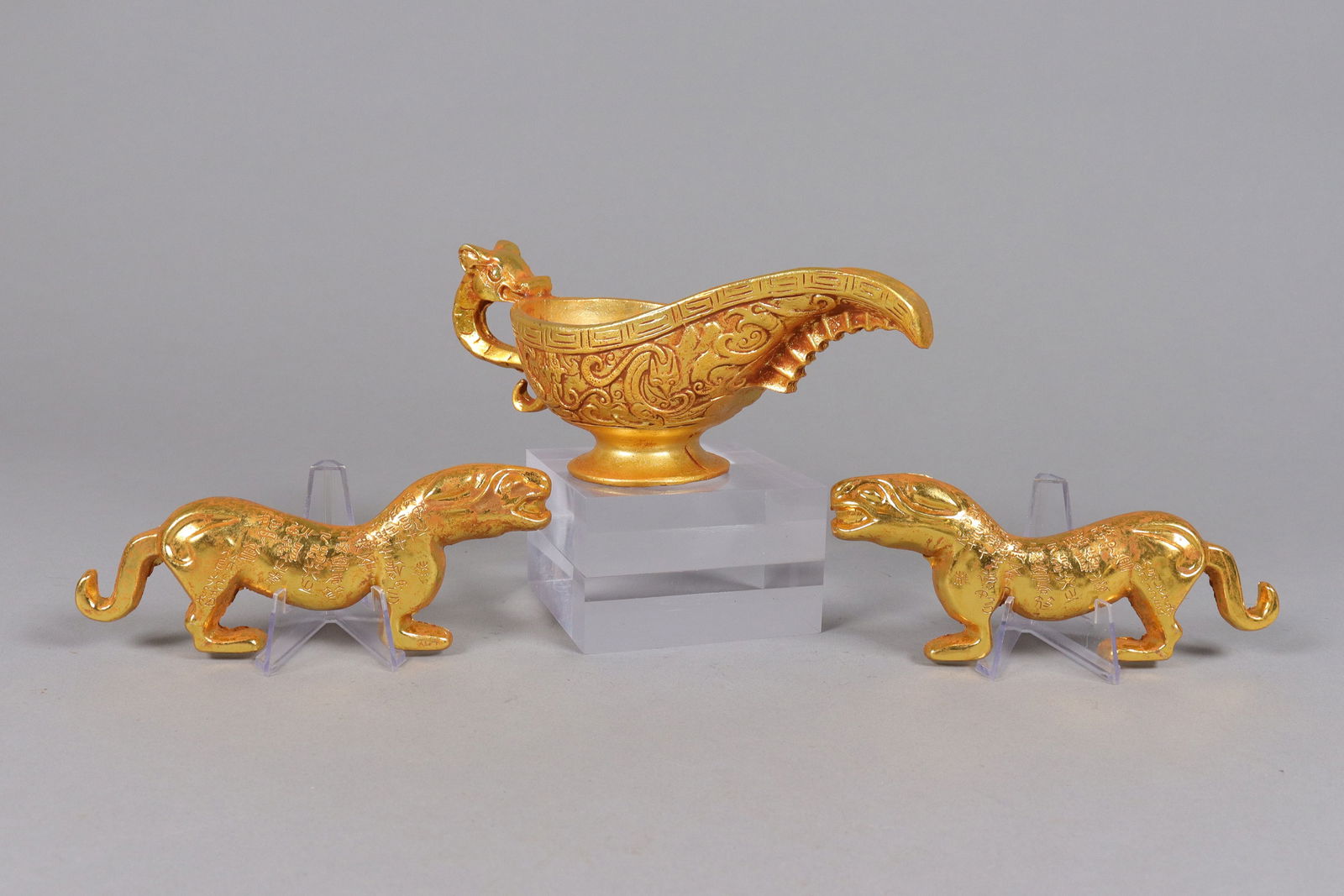 Lots Chinese gilted items: Lots Chinese gilted items.