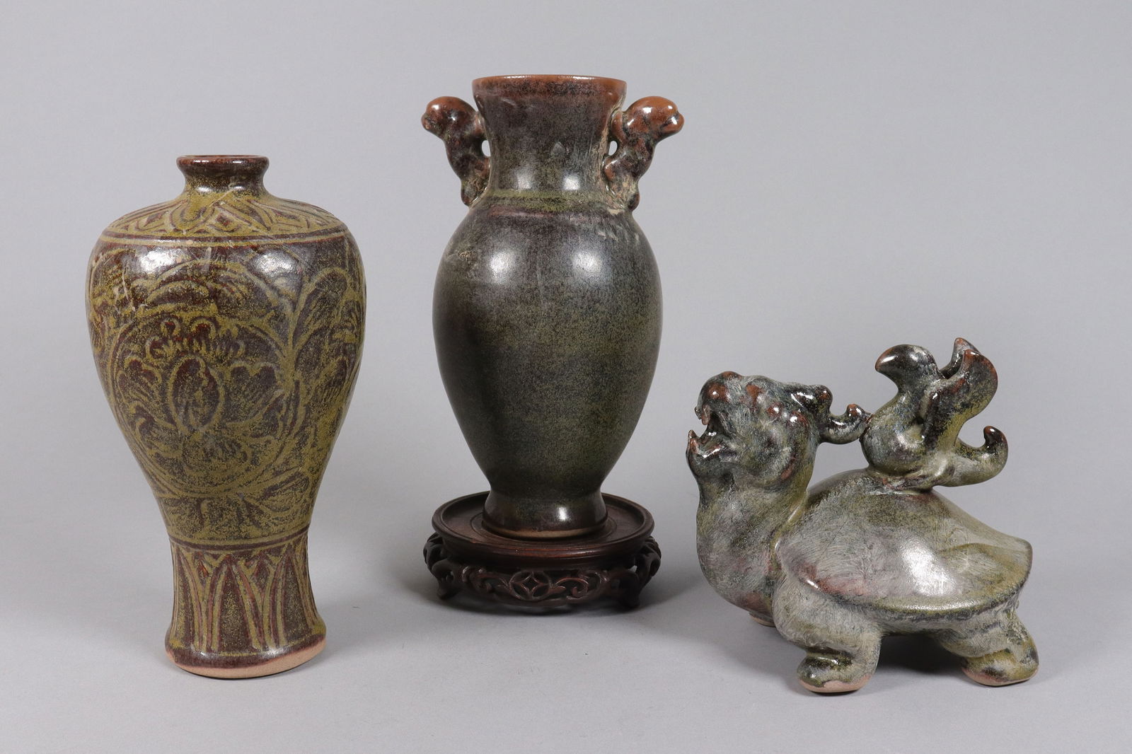 Lots Chinese ceramics: Lots Chinese ceramics. Largest H: 8.75" x W: 5."