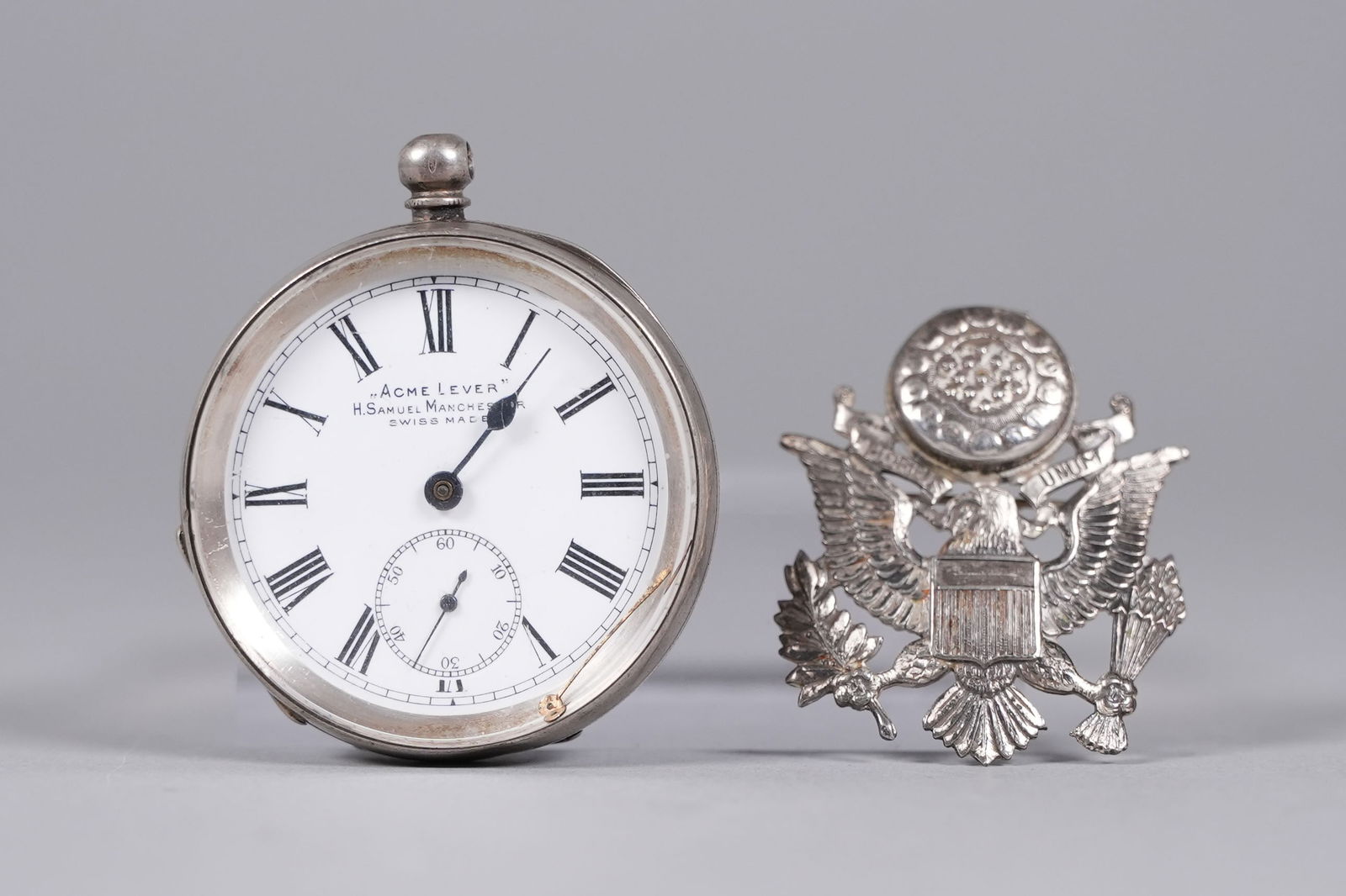 Lots vintage items ungraded: Lots vintage items, ungraded. Condition selling it as is, all sales are final, no return.