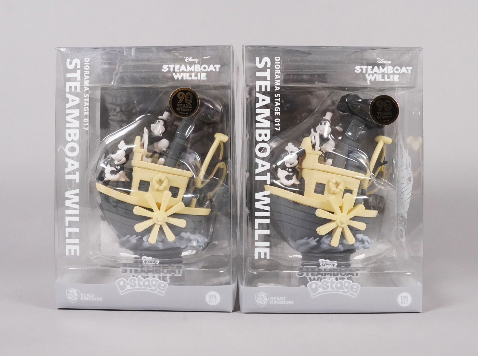 Lots Disney figure in box: Lots Disney figures, in box.