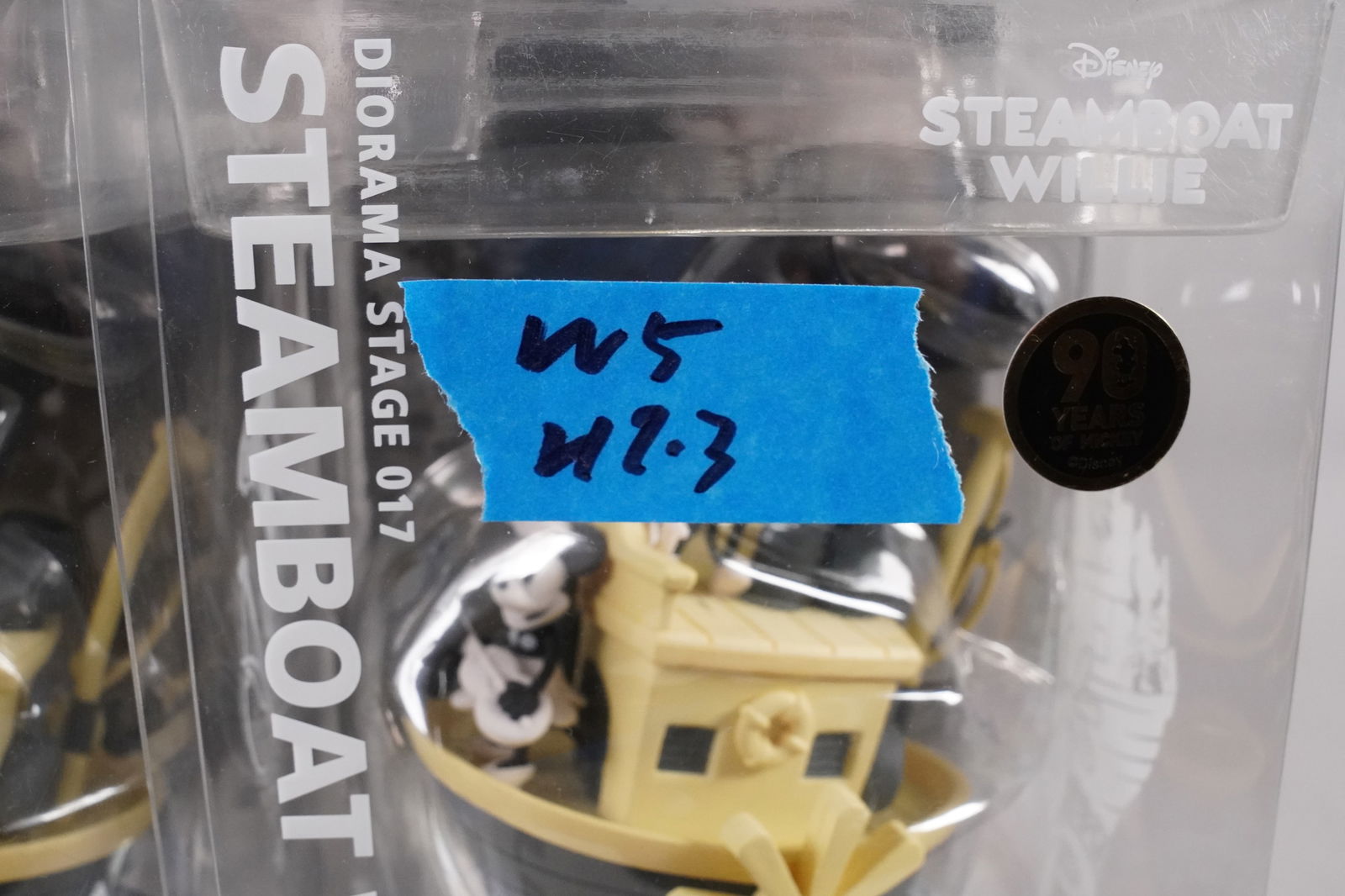 Lots Disney figure in box - 6