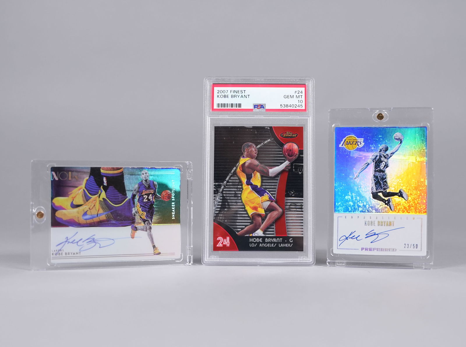 Lots Kobe Bryant cards ungraded: Lots Kobe Bryant cards, ungraded. We do not guarantee any grading, material, age, signature. We are not a grading company. All sales are final no return. Possibly print signed card. From an estate.