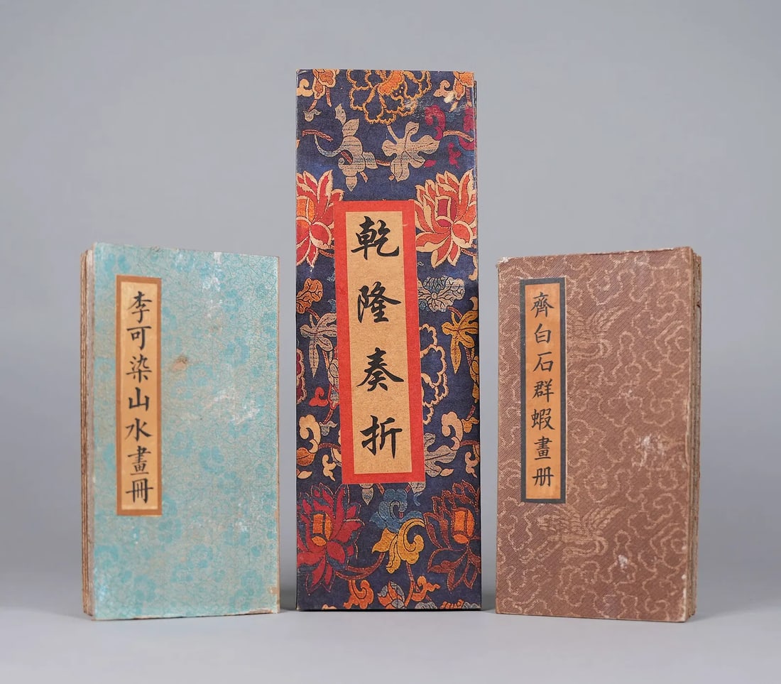 Lots Chinese albums: Lots Chinese albums.