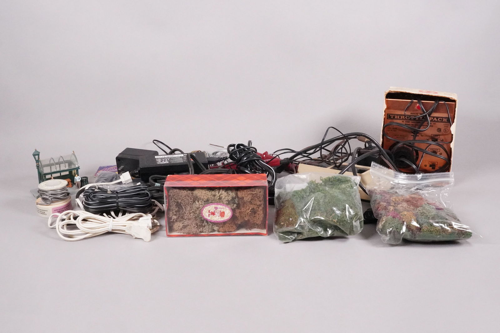 Lots vintage train items: Lots vintage train items, condition selling it as is. All sales are final.