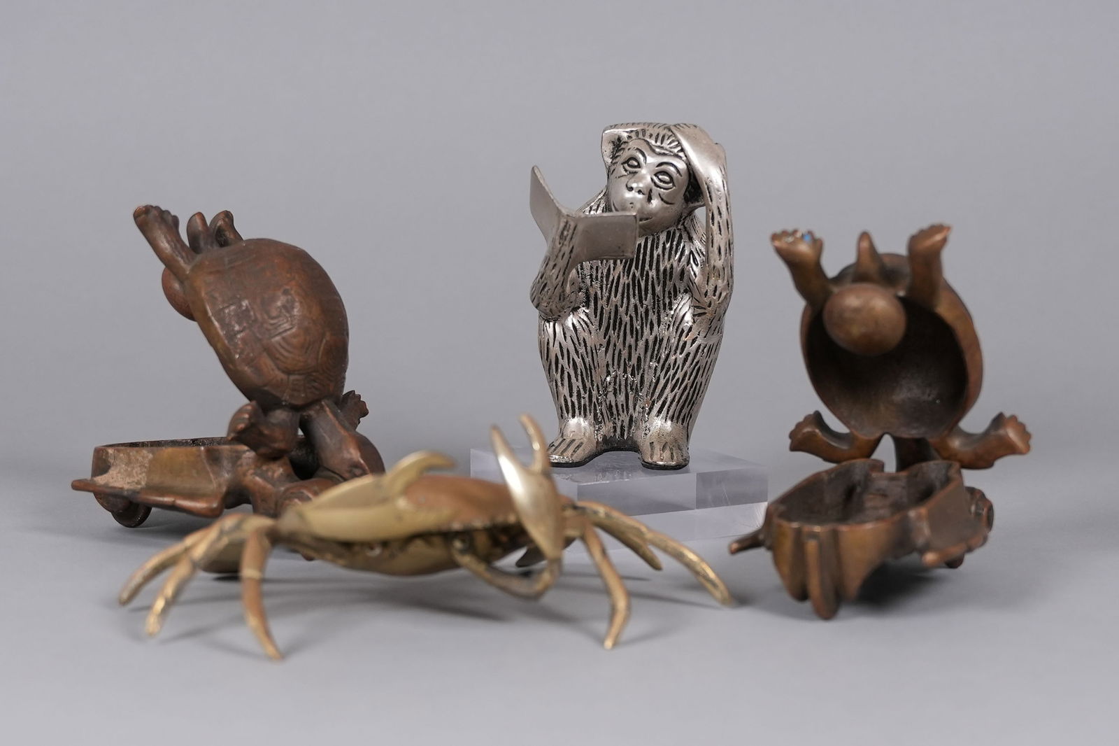 Lots vintage carved items: Lots vintage carved items.