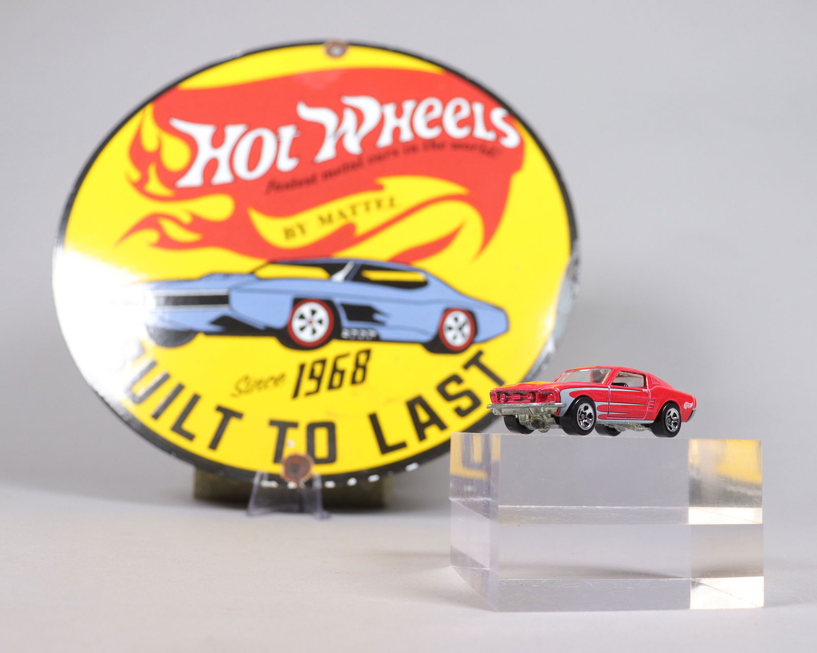 1968 vintage Hot Wheels: 1968 vintage Hot Wheels, condition selling it as is. It does not come with Hot Wheels round plaque in the background.