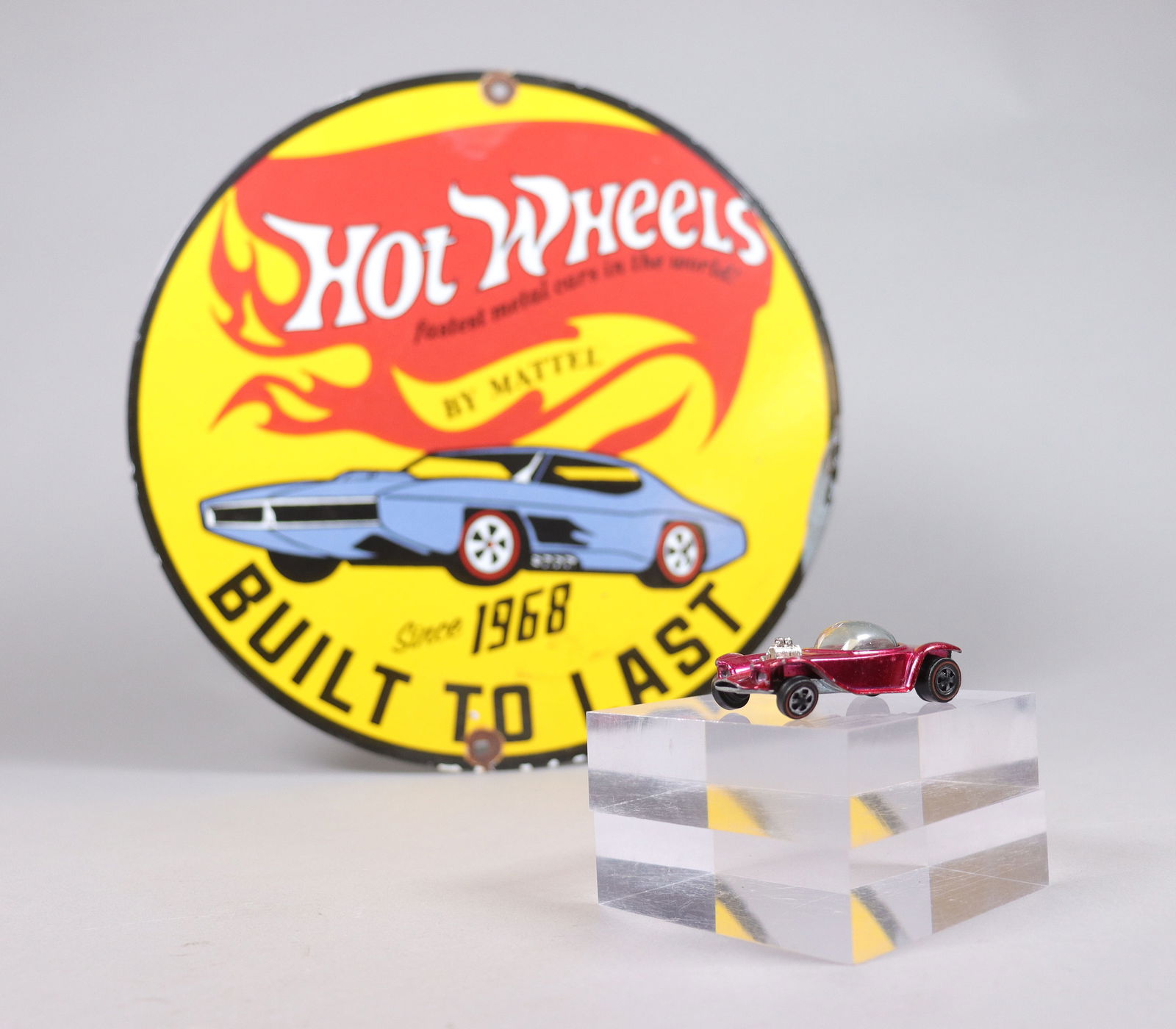 1968 vintage Hot Wheels: 1968 vintage Hot Wheels, condition selling it as is. It does not come with Hot Wheels round plaque in the background.
