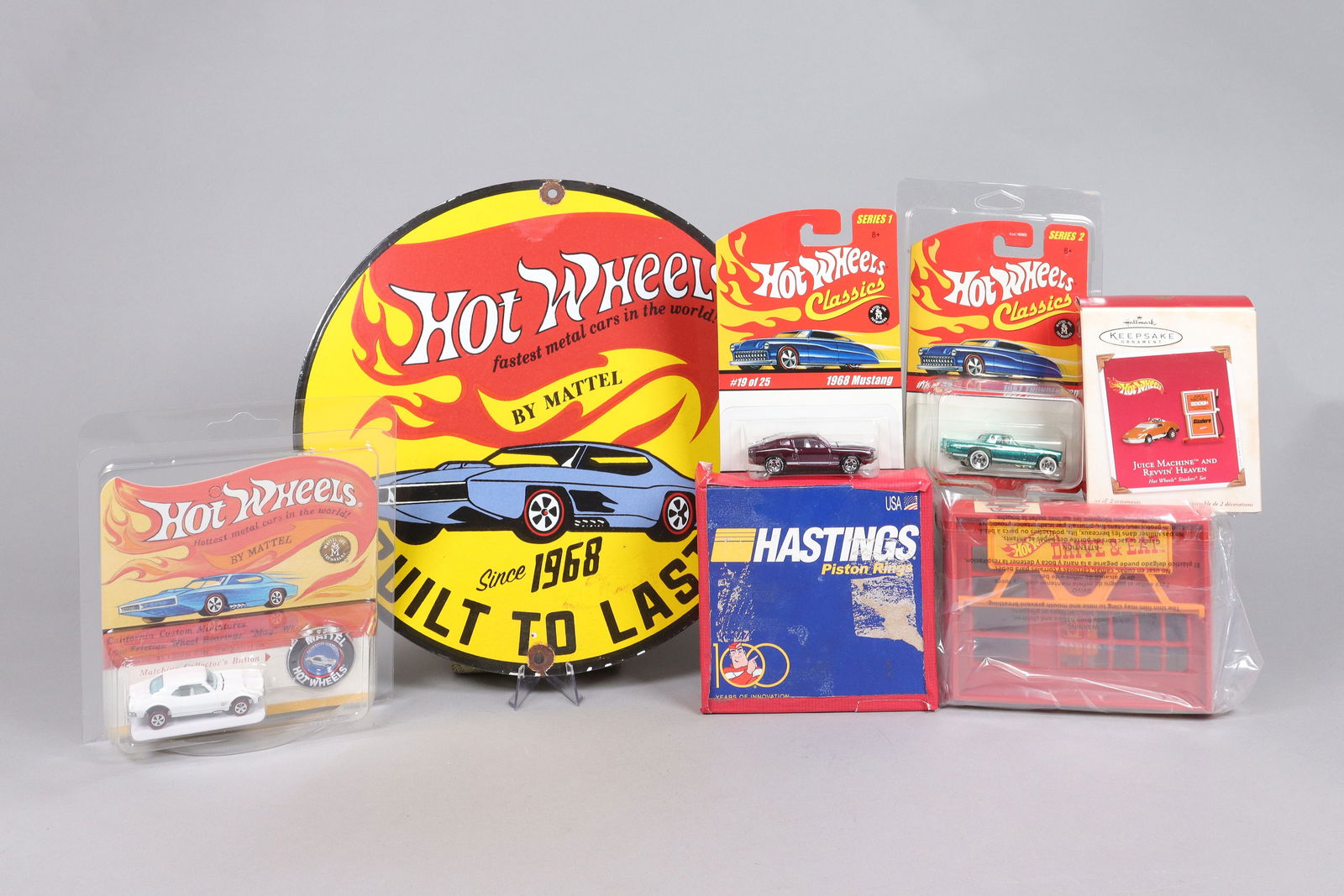 Lots vintage Hot Wheels item: Lots vintage Hot Wheels item, it does not come with the round Hot Wheels sign/plaque in the back. All sales are final.
