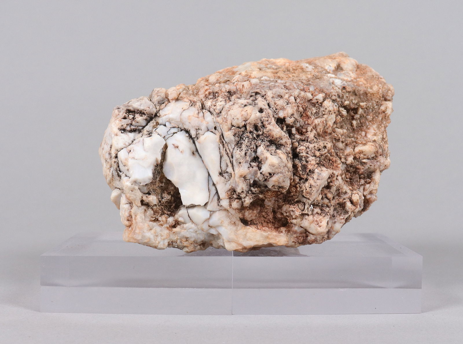 A geode large specimen: A geode large specimen. H: 4.75" x W: 5.15."