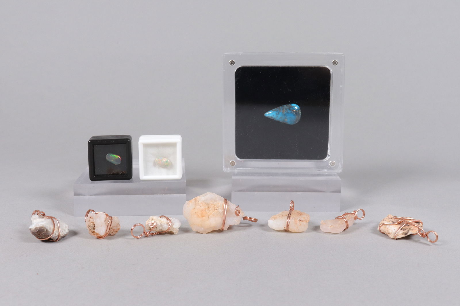 Lots gemstones specimen: Lots gemstone specimen.