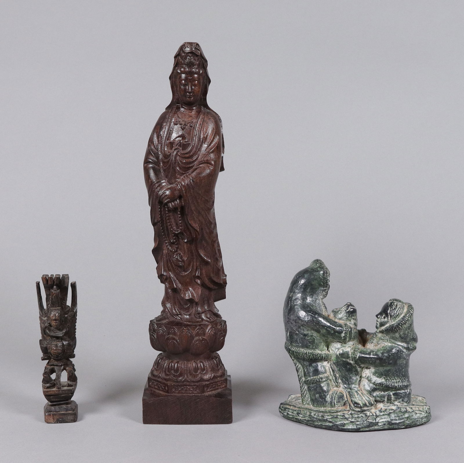 Lots Chinese carvings: Lots Chinese carvings.