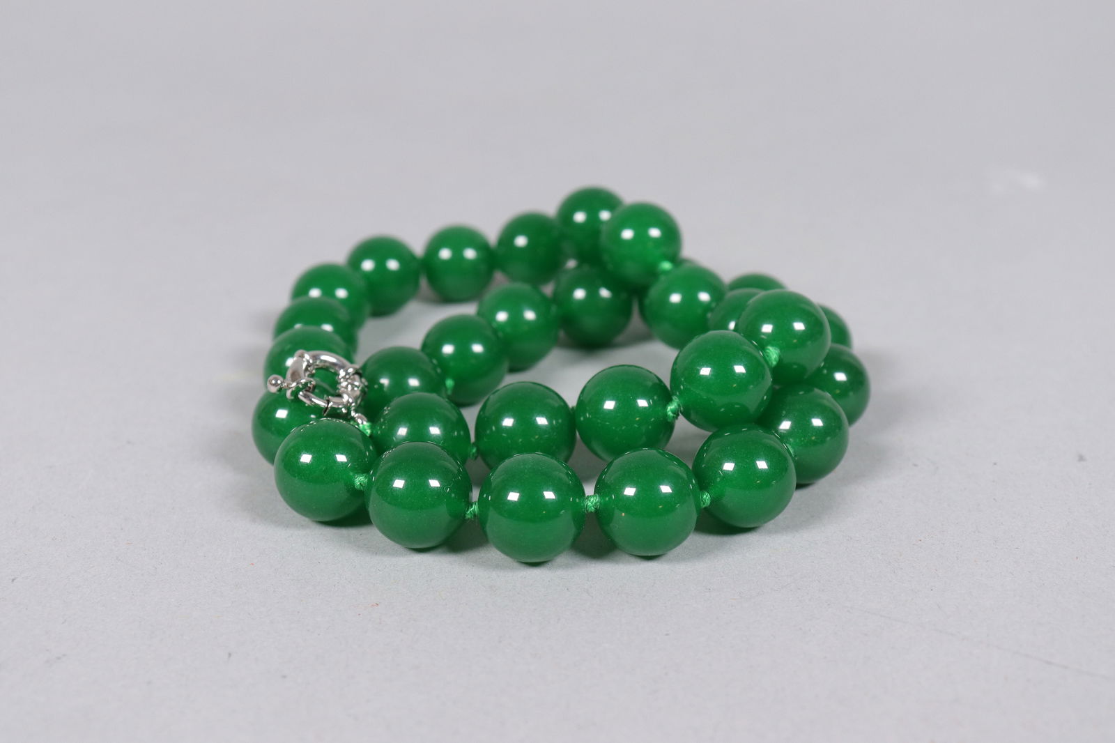 Lots apple green beaded items - 3