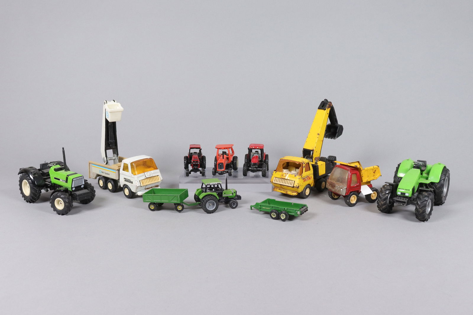 Lots car toy figures: Lots car toy figures.