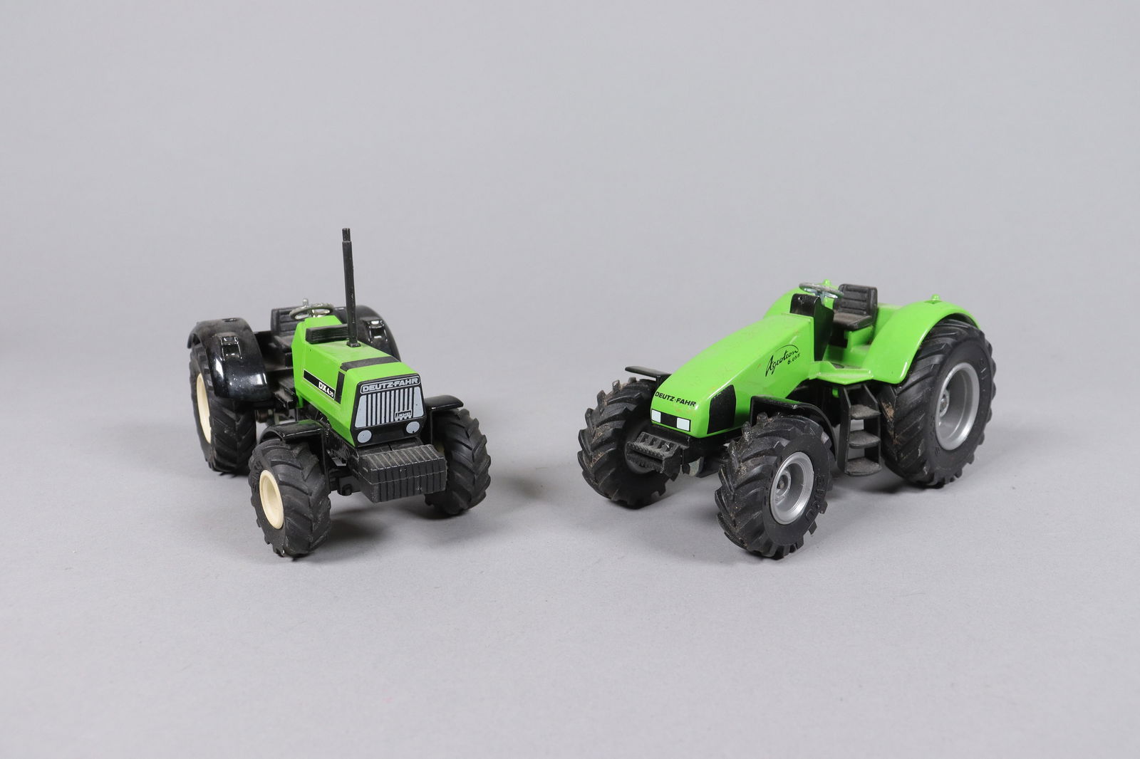 Lots car toy figures - 4