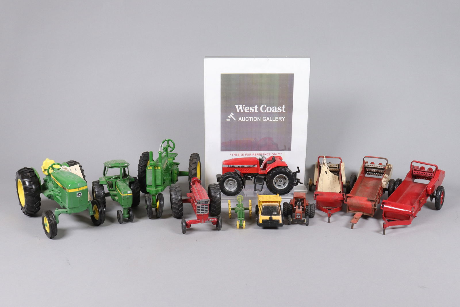 Lots car toy figures - 2