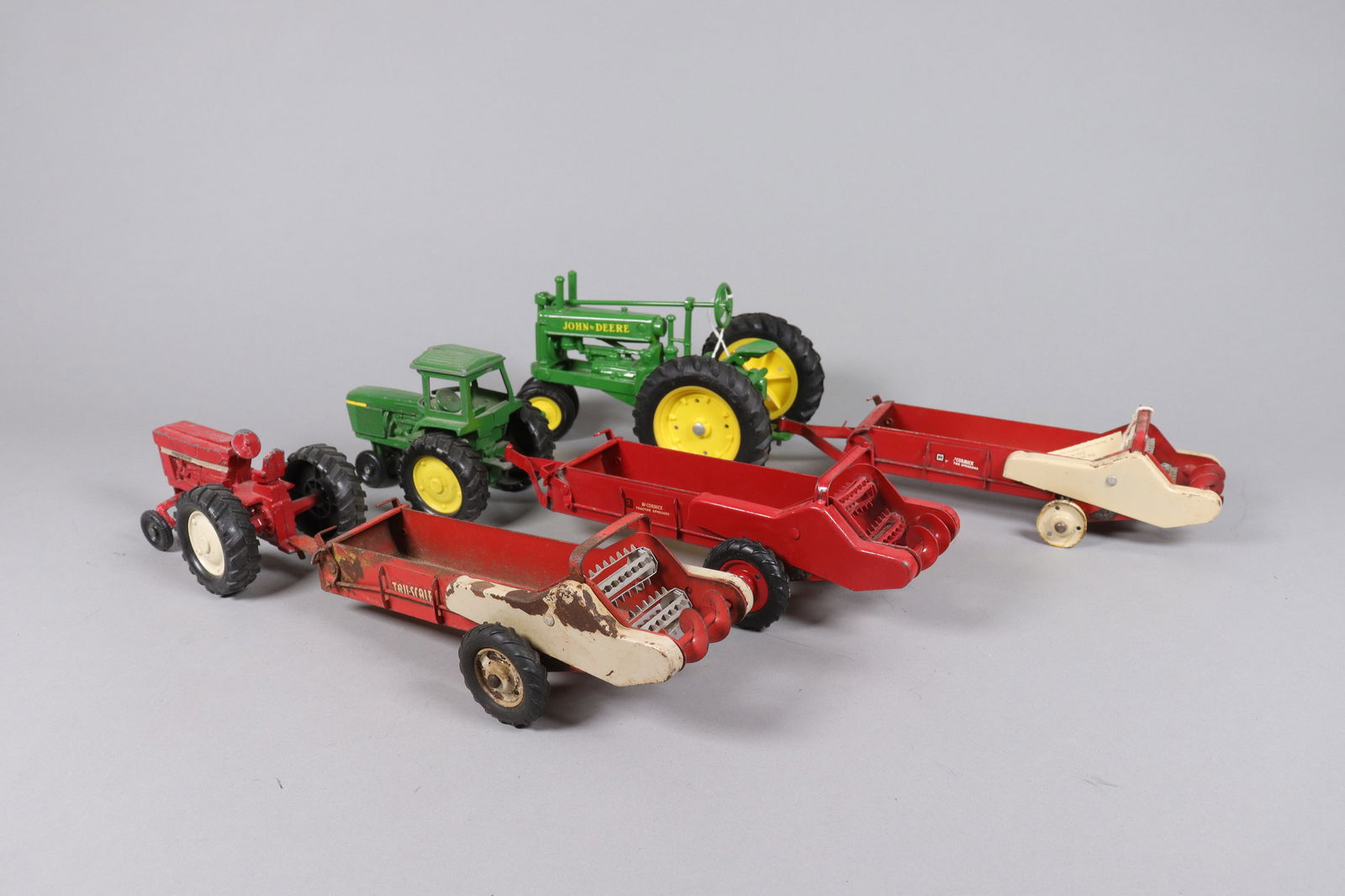 Lots car toy figures - 3