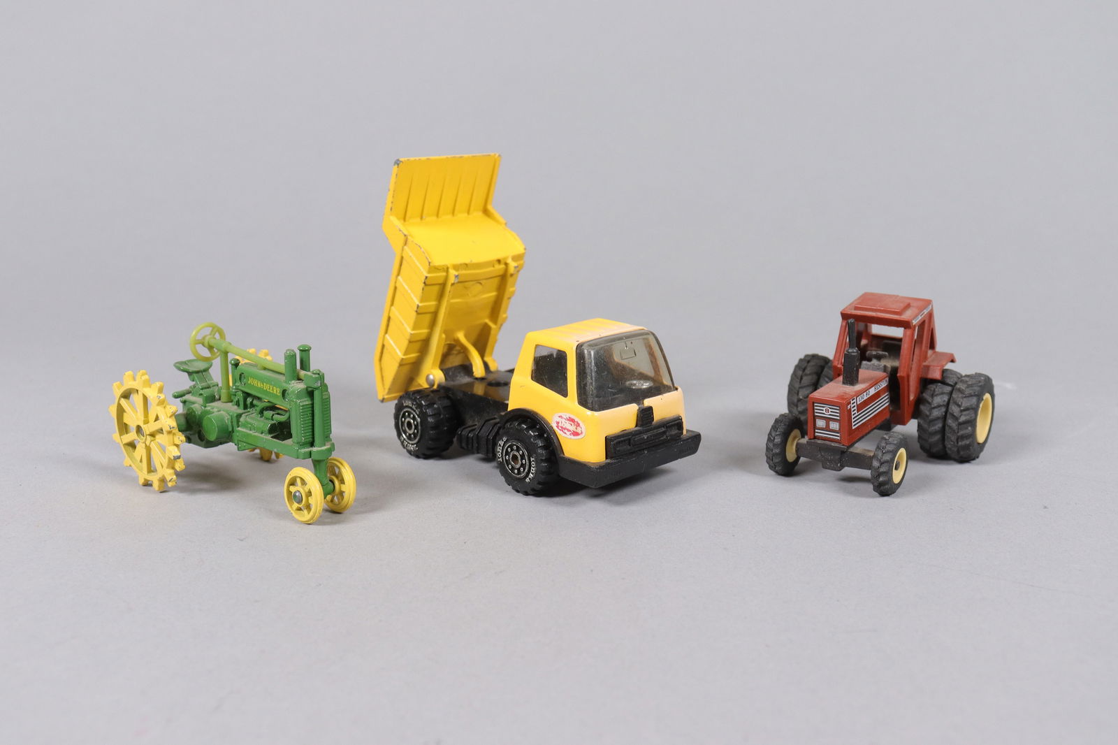 Lots car toy figures - 4
