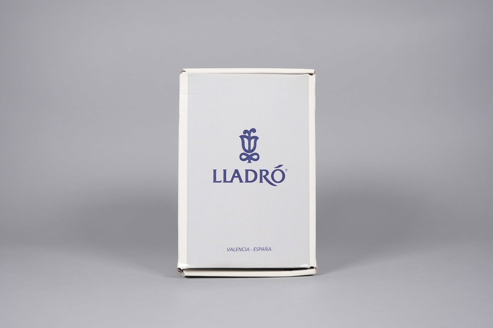 Lots Chinese ceramics: Lots Chinese ceramics, largest H: 4.7" x W: 4.5."