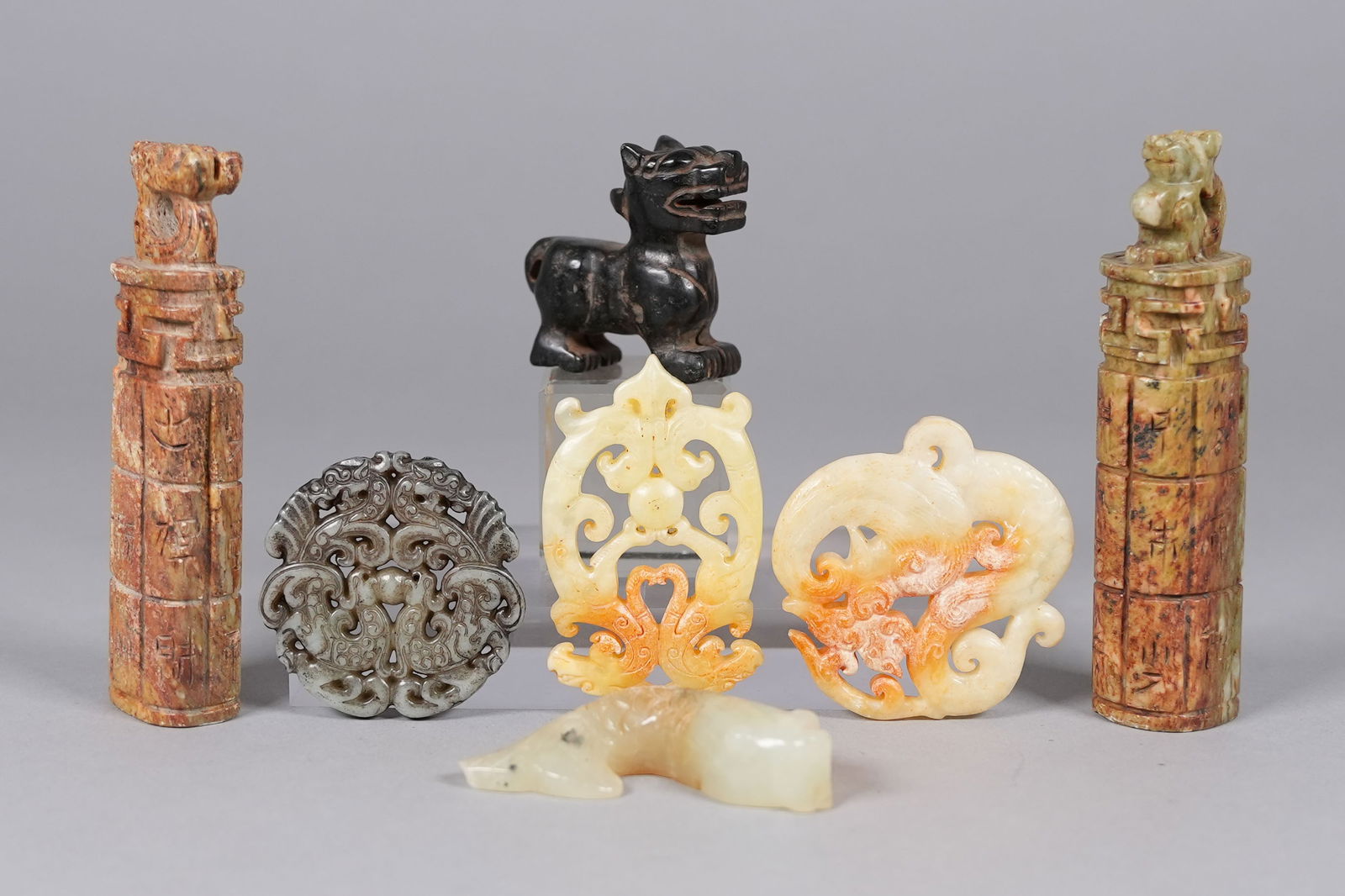 Lots Chinese fine carvings: Lots Chinese fine carvings.