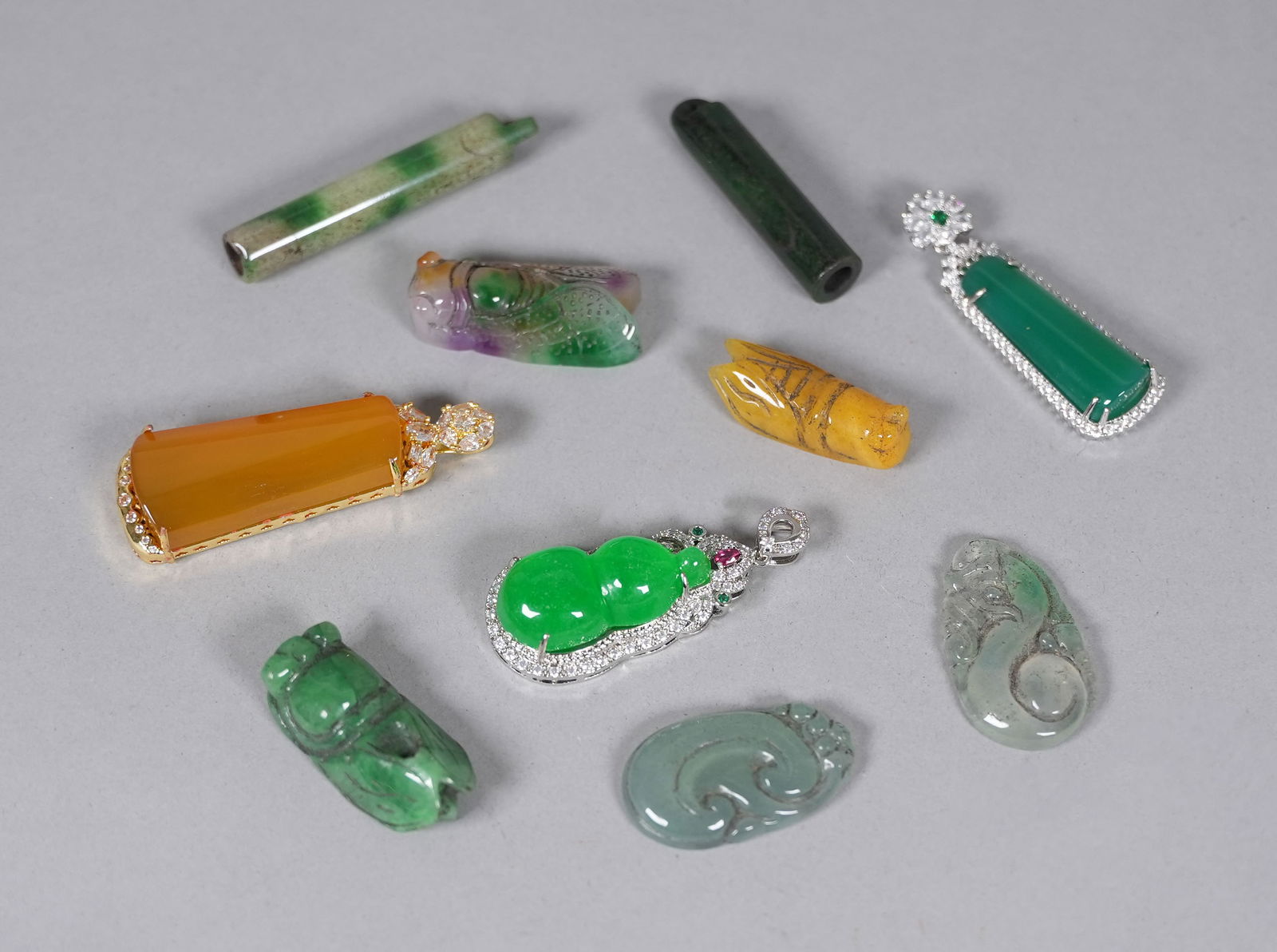 Lots Chinese fine pendants: Lots Chinese fine pendants.