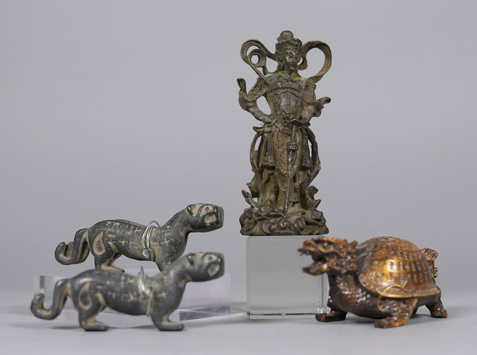 Lots Chinese metallic items: Lots chinese metallic items.