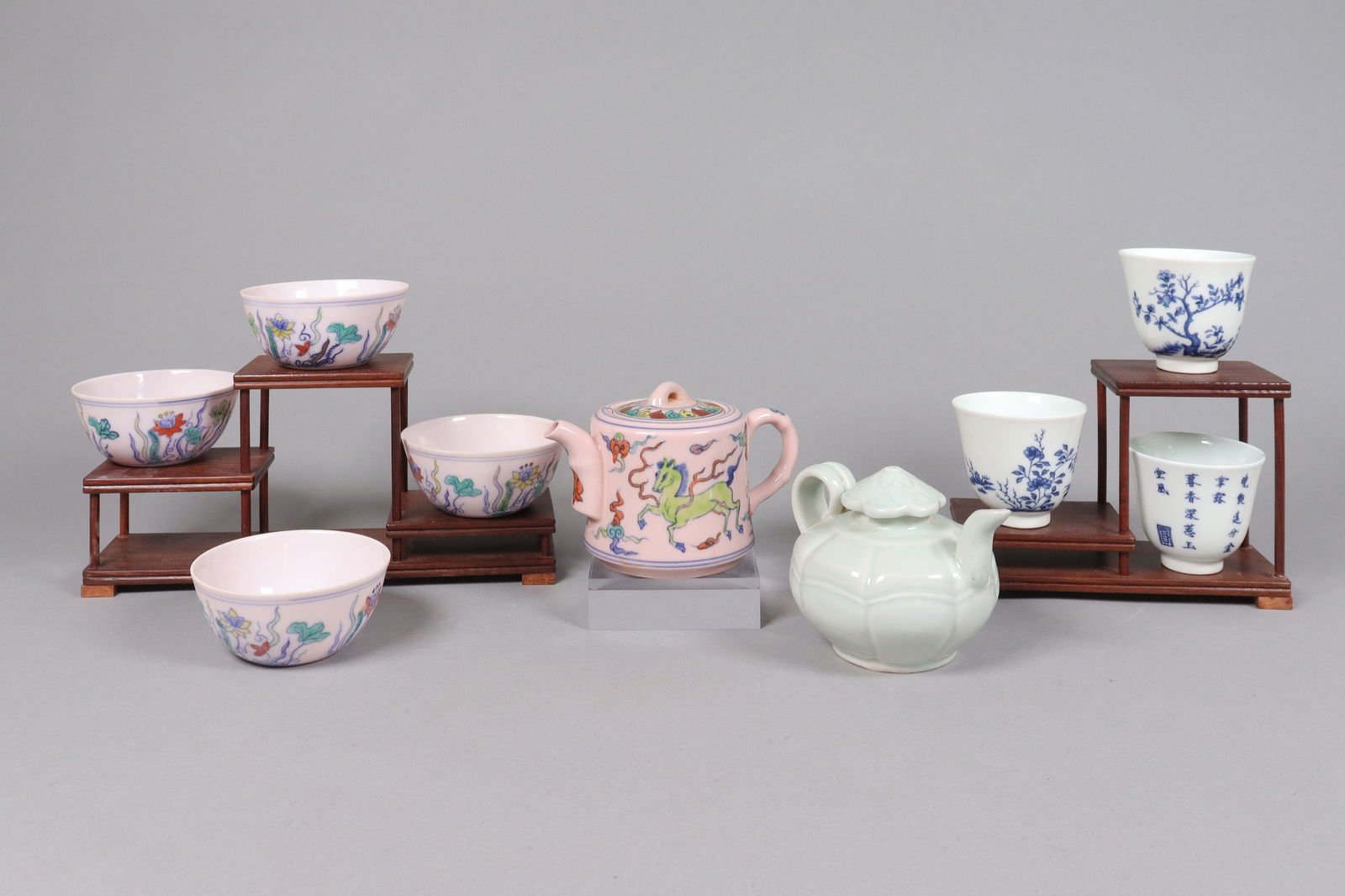Lots Chinese fine porcelains: Lots Chinese fine porcelains.