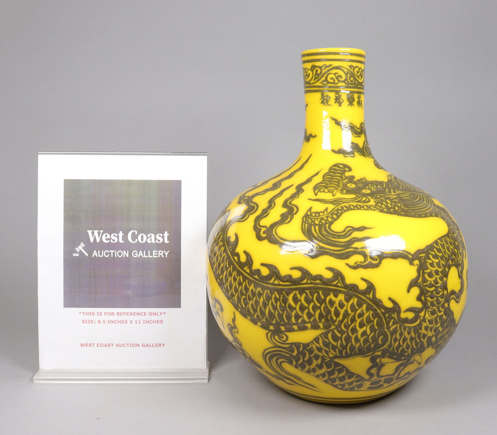 Chinese massive dragon vase with box - 2