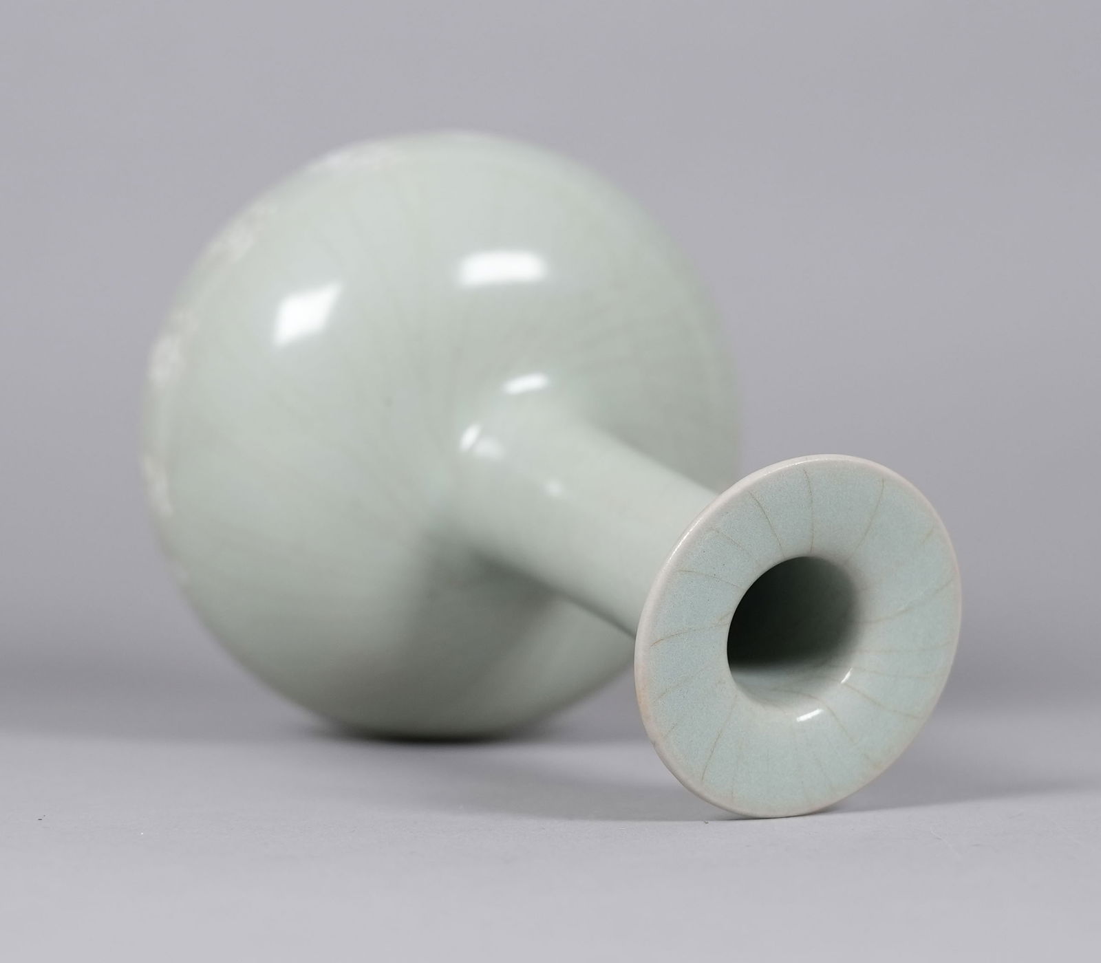 Chinese fine celadon vase with silk box - 3