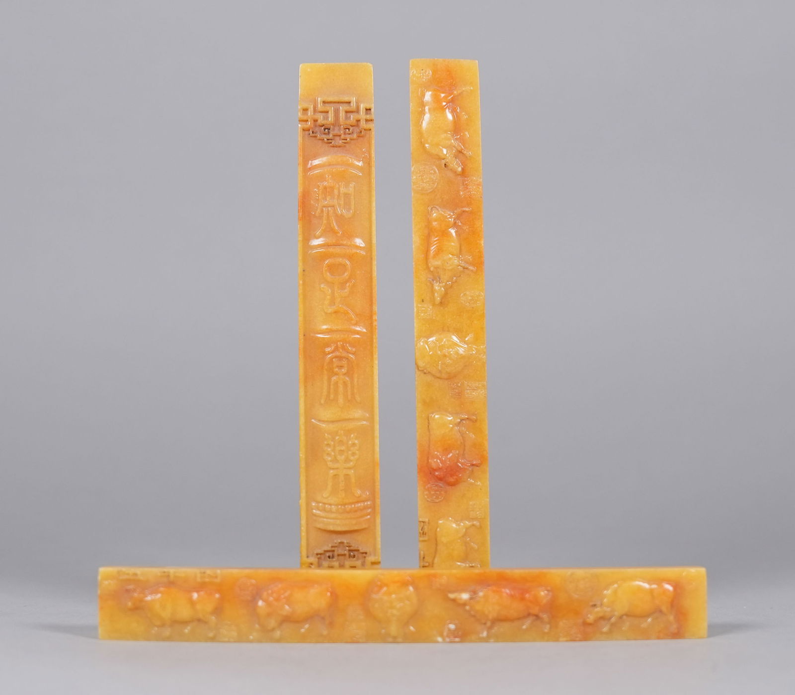 Lots Chinese fine carvings: Lots Chinese fine carvings.