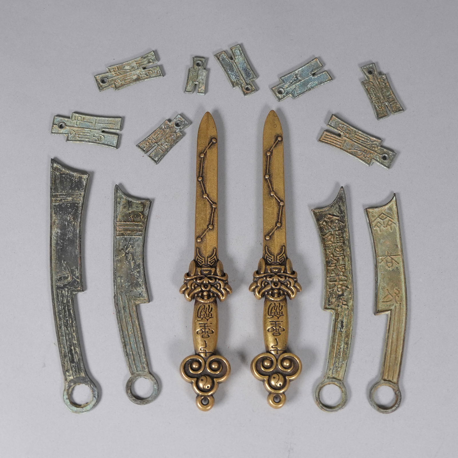 Lots Chinese fine items ungraded: Lots Chinese fine items ungraded. All sales are final, no return. We do not guarantee any grading, age, material, engravings, wording. Condition selling it as is.