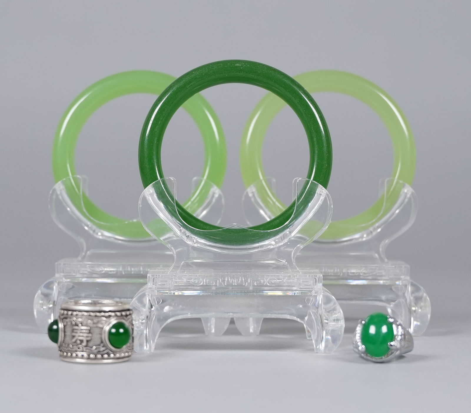 Lots Chinese fine ring: Lots Chinese fine apple green rings.
