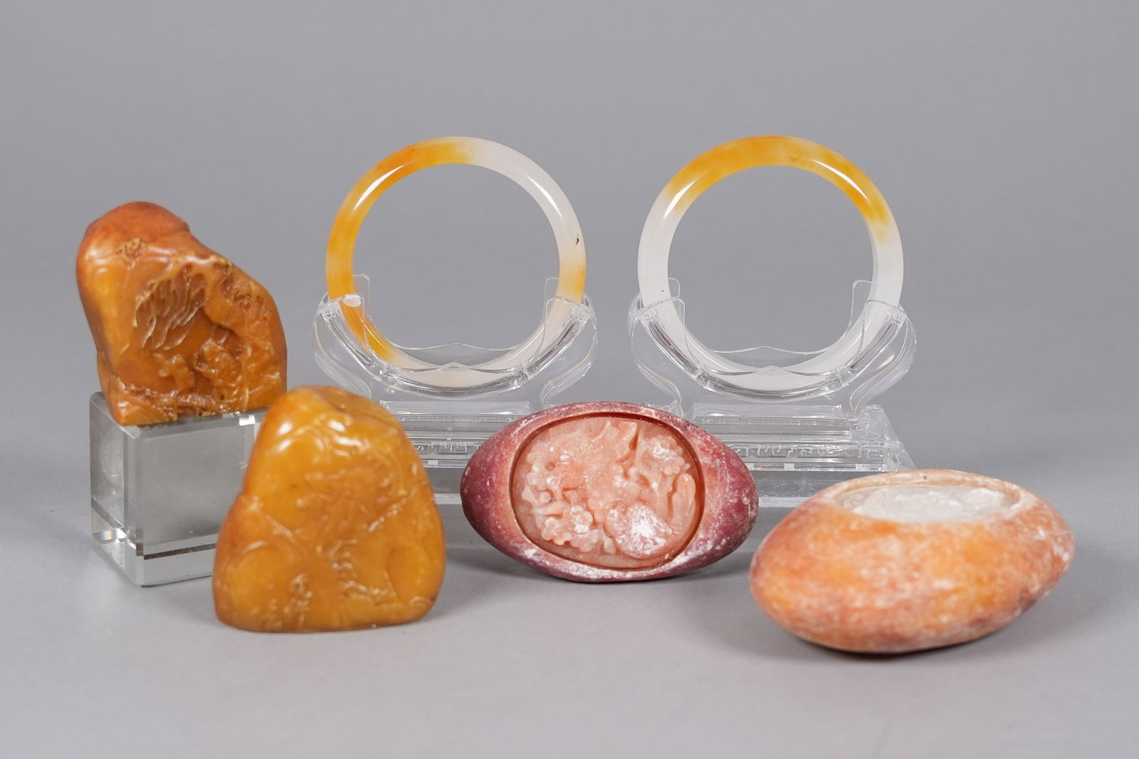 Lots Chinese fine carvings: Lots Chinese fine carvings.