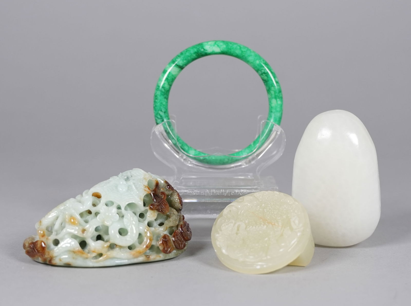 Lots Chinese fine carvings: Lots Chinese fine carvings.