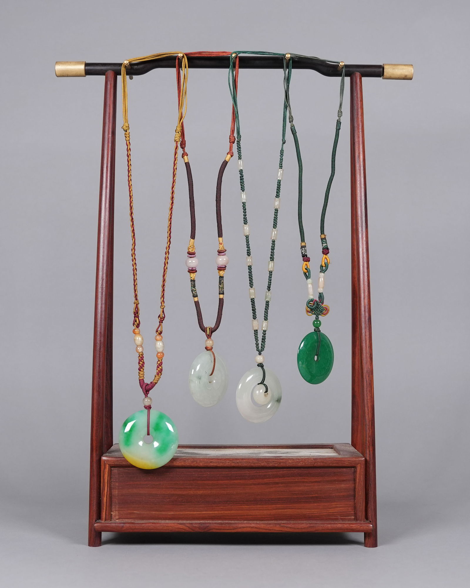 Lots Chinese fine necklaces: Lots Chinese fine necklaces.