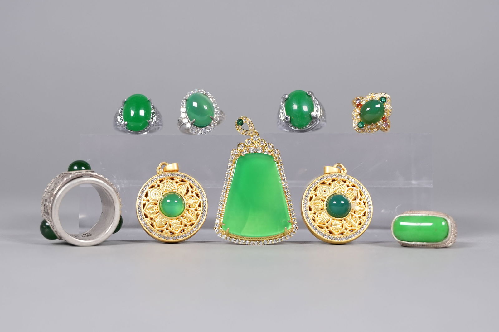 Lots Chinese apple green items: Lots Chinese apple green items.