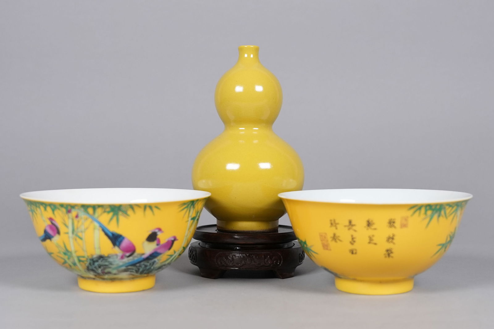 Lots Chinese yellow porcelains: Lots Chinese yellow porcelains. Largest H: 2.8" x W: 5.9."
